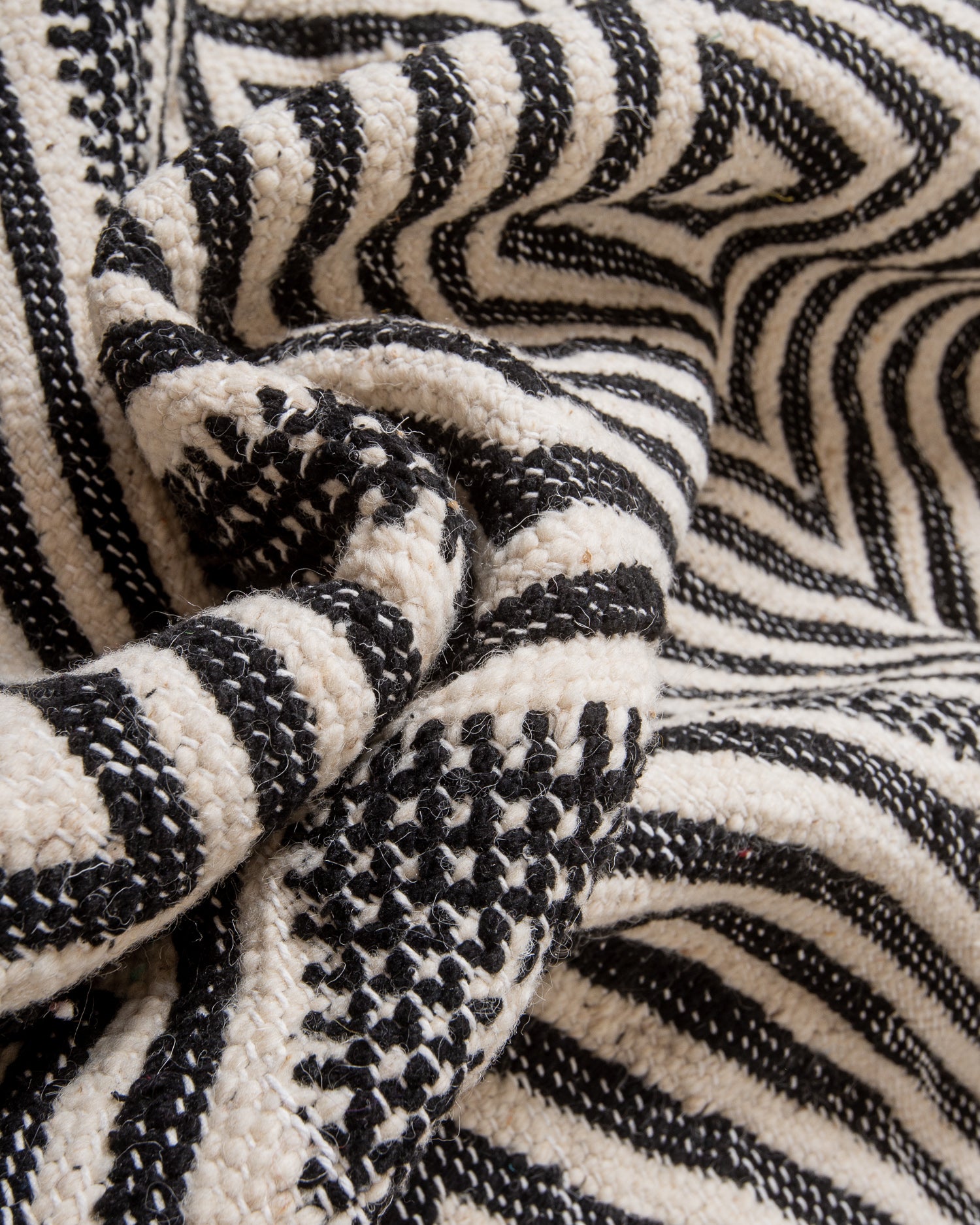Modern, handcrafted Berber runner rug from Morocco. Flat-woven Kelim carpet in black and white design. Made of 100% wool.