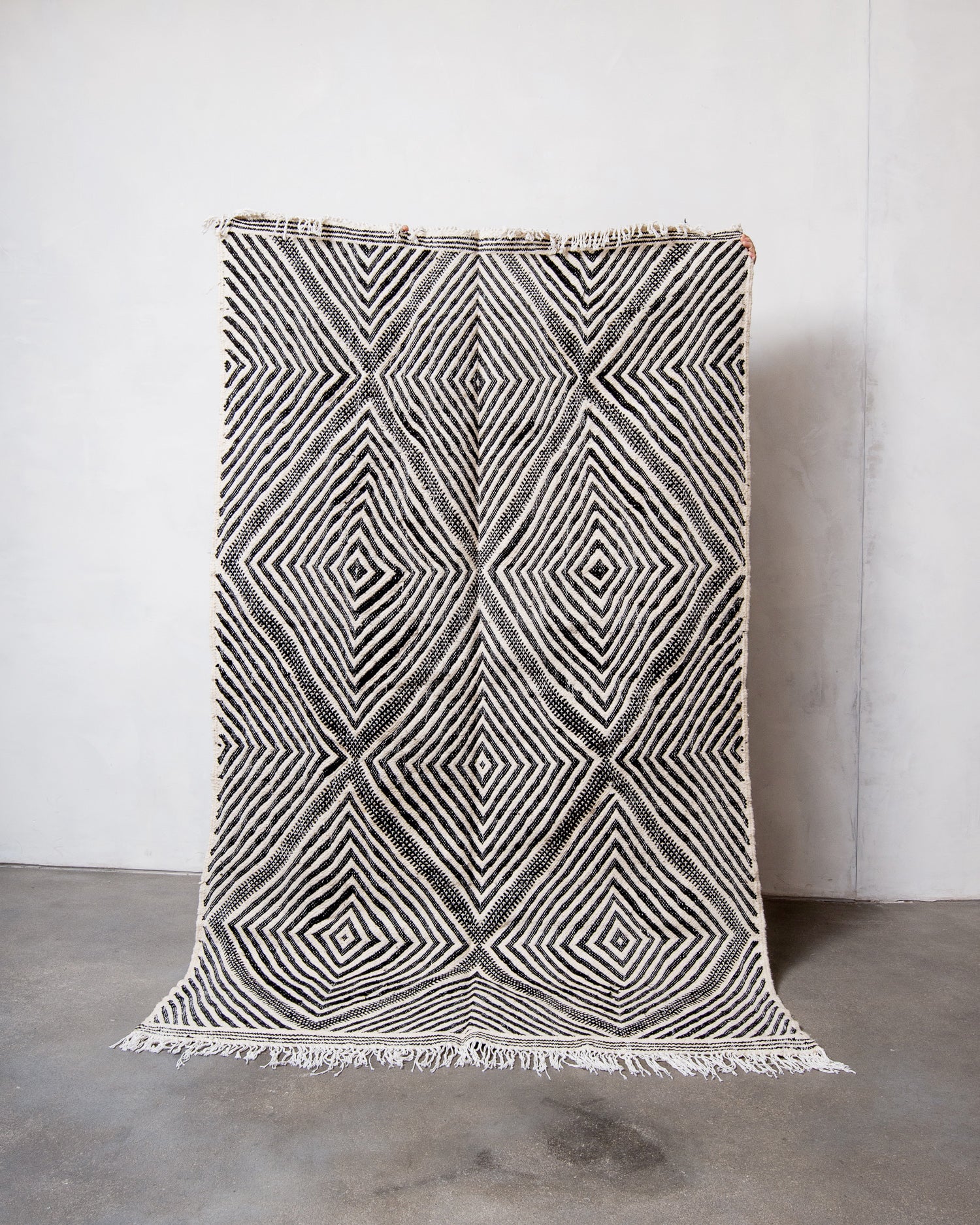 Modern, handcrafted Berber runner rug from Morocco. Flat-woven Kelim carpet in black and white design. Made of 100% wool.