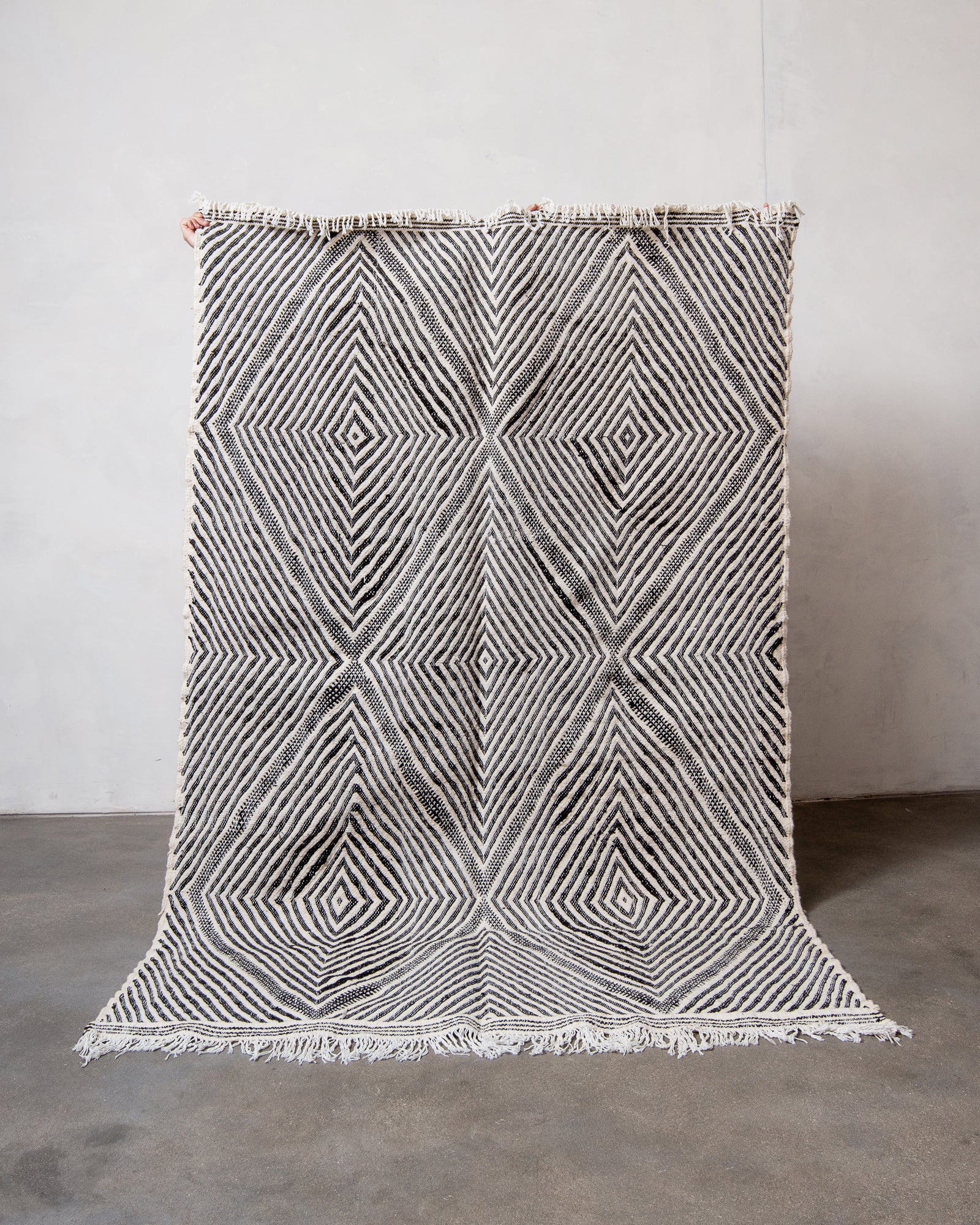 Modern, handcrafted Berber rug from Morocco. Flat-woven Kelim carpet in black and white design. Made of 100% wool.