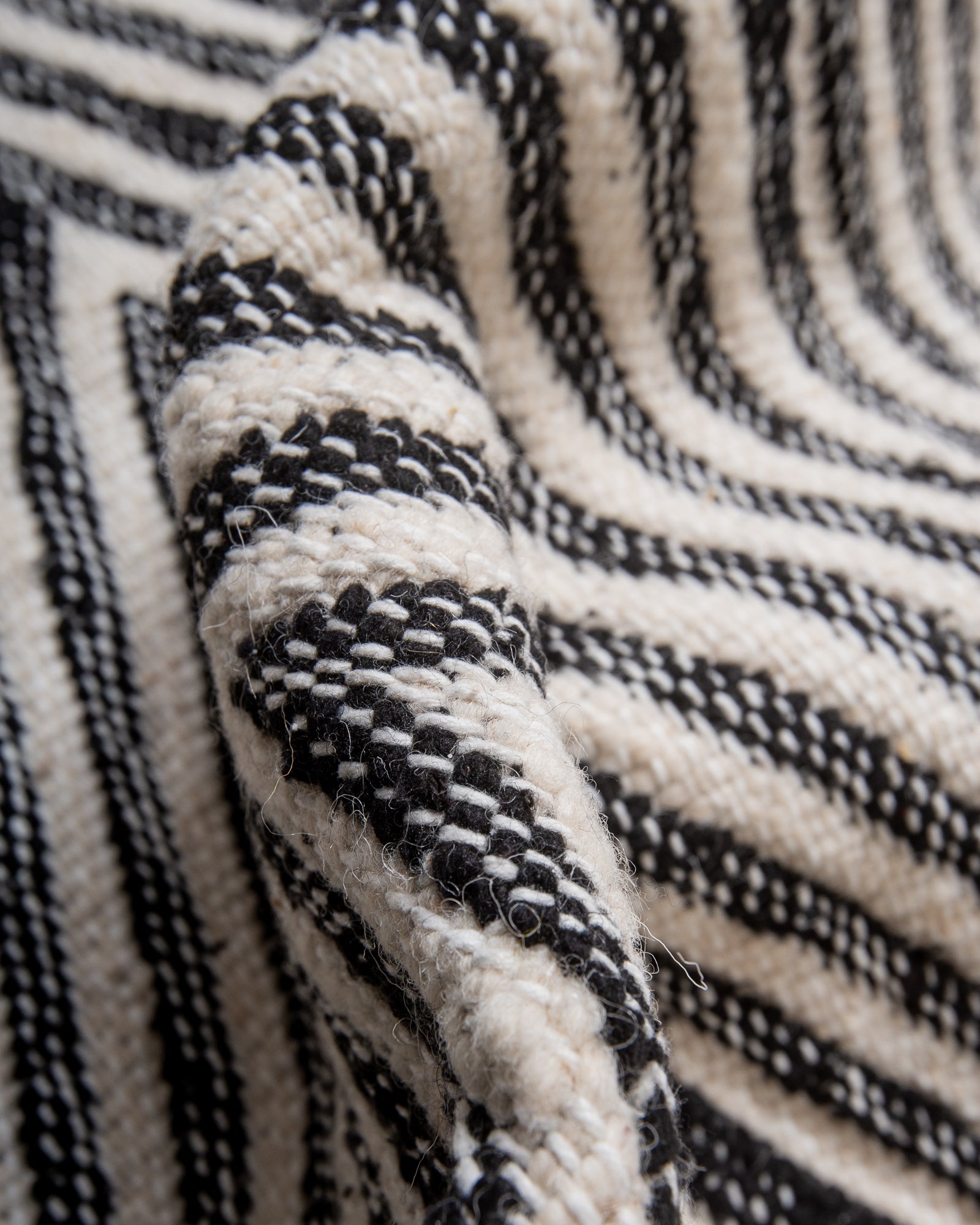 Modern, handcrafted Berber rug from Morocco. Flat-woven Kelim carpet in black and white design. Made of 100% wool.