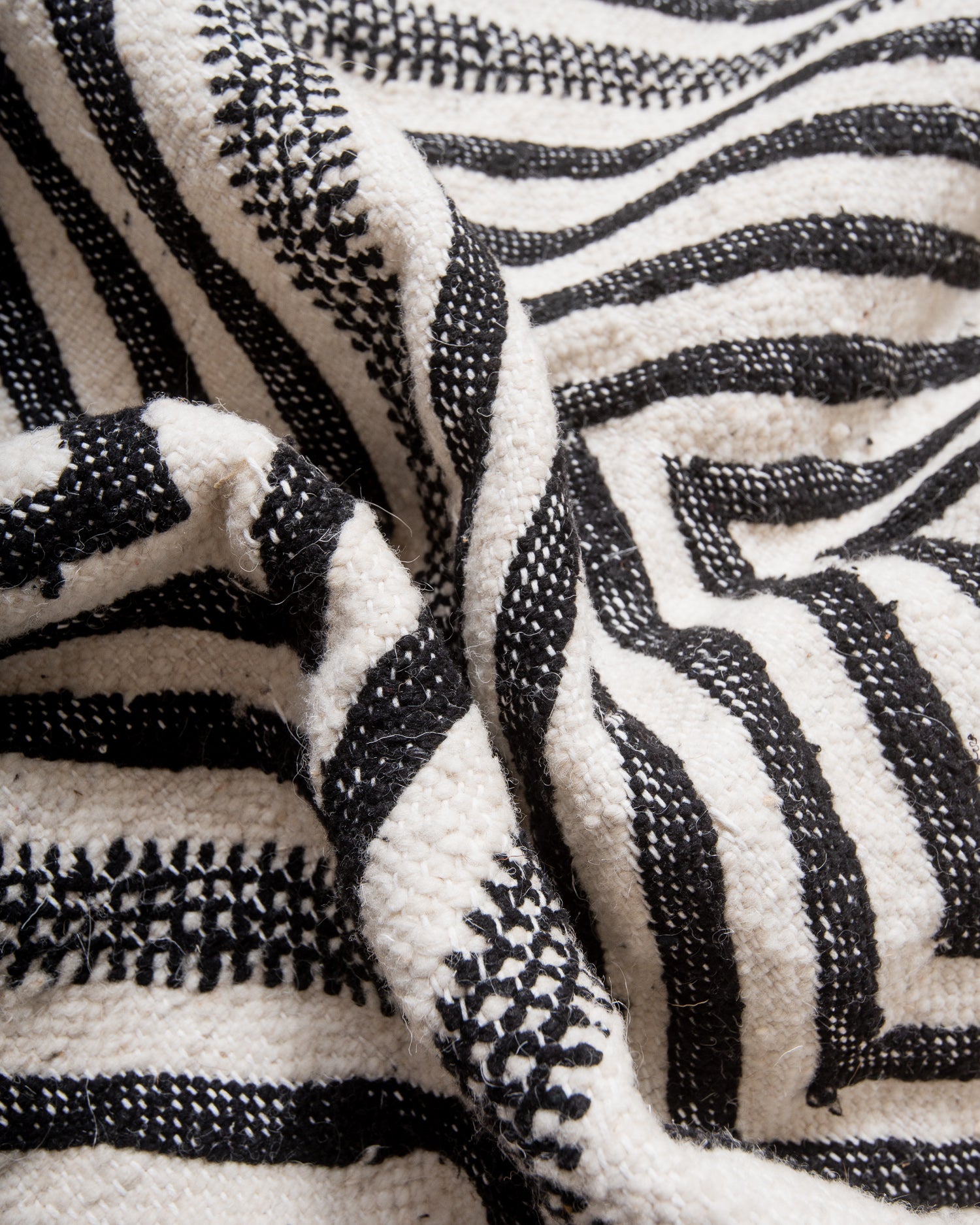 Modern, handcrafted Berber rug from Morocco. Flat-woven Kelim carpet in black and white design. Made of 100% wool.