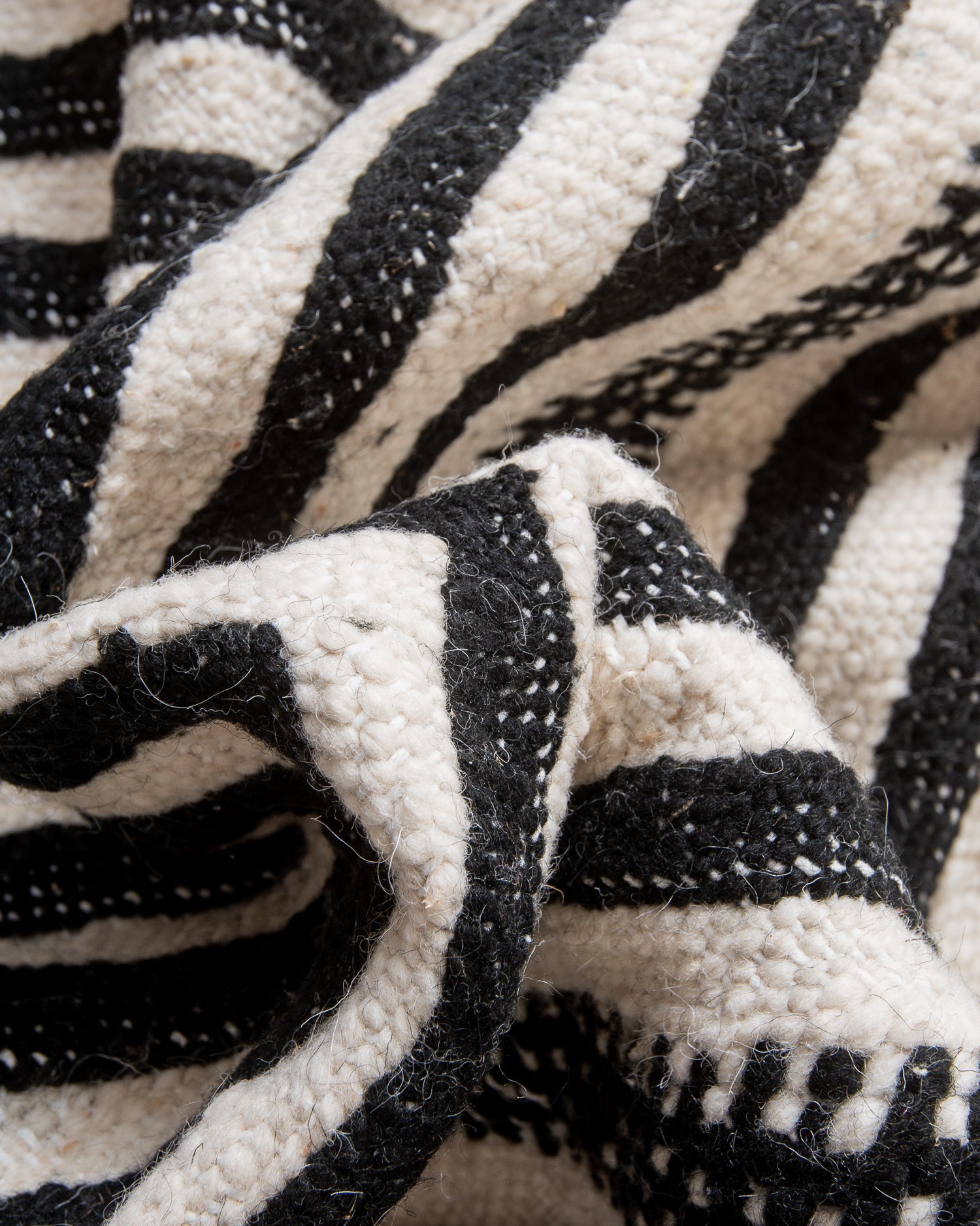 Modern, handcrafted Berber rug from Morocco. Flat-woven Kelim carpet in black and white design. Made of 100% wool.