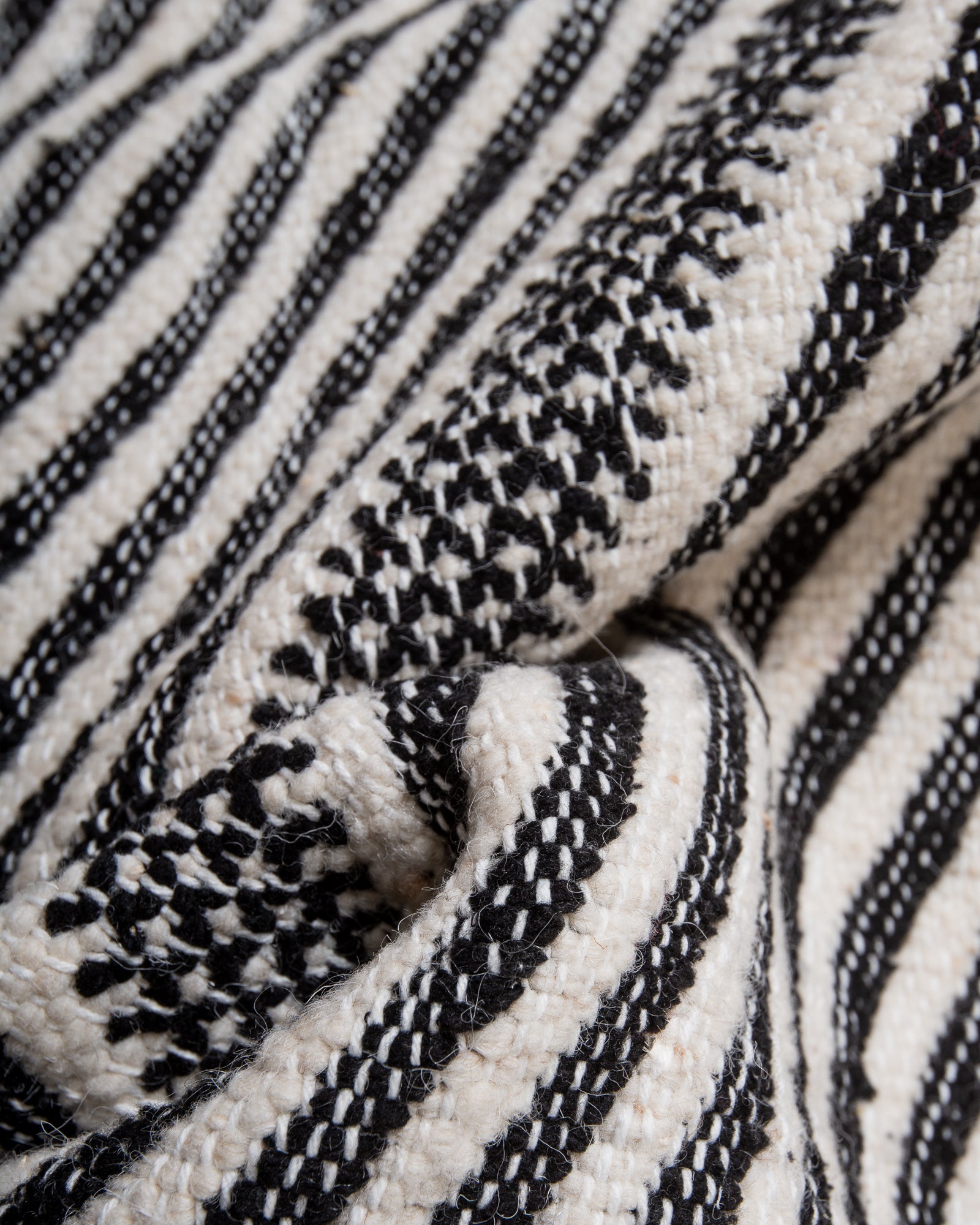 Modern, handcrafted Berber rug from Morocco. Flat-woven Kelim carpet in black and white design. Made of 100% wool.