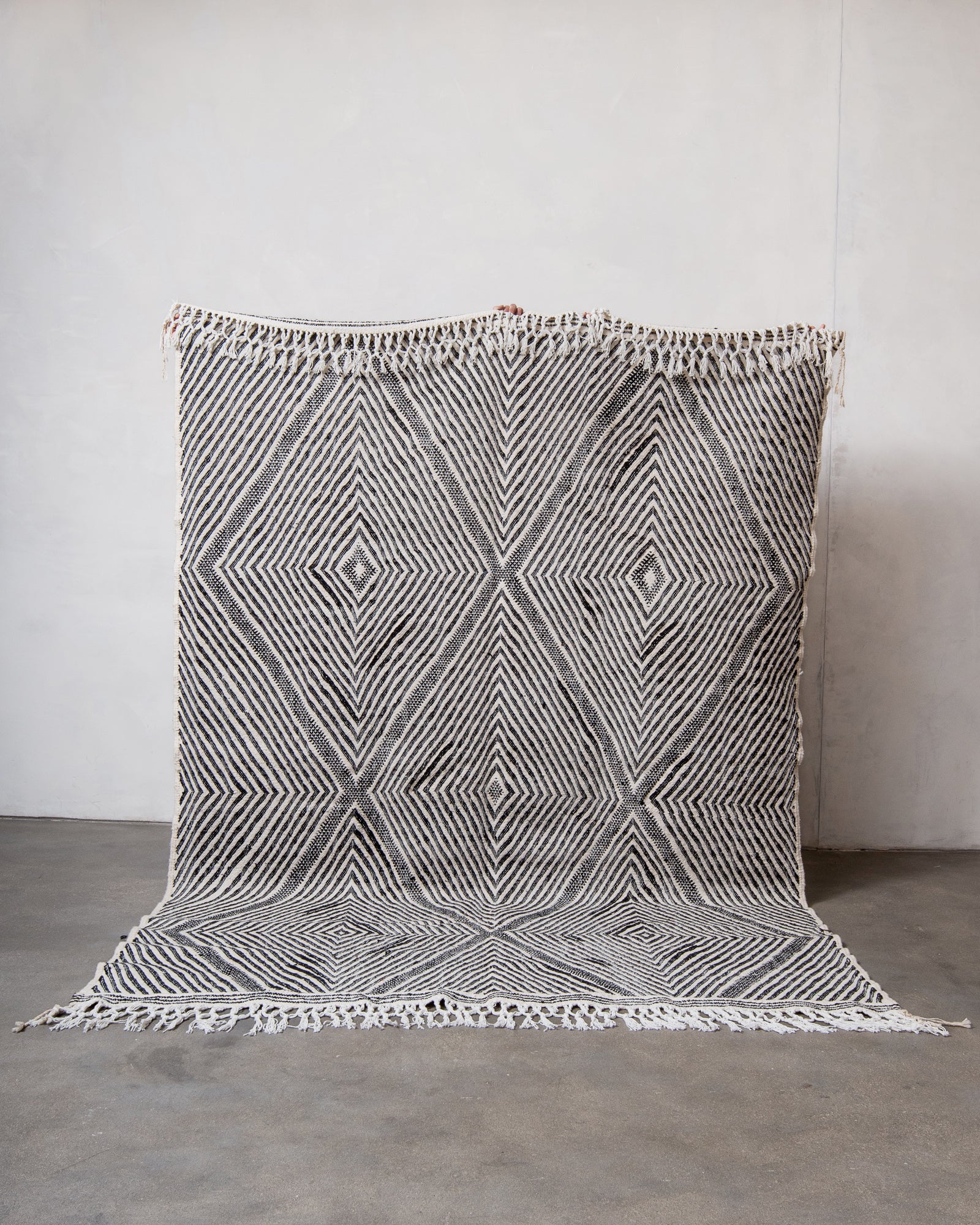 Modern, handcrafted Berber rug from Morocco. Flat-woven Kelim carpet in black and white design. Made of 100% wool.