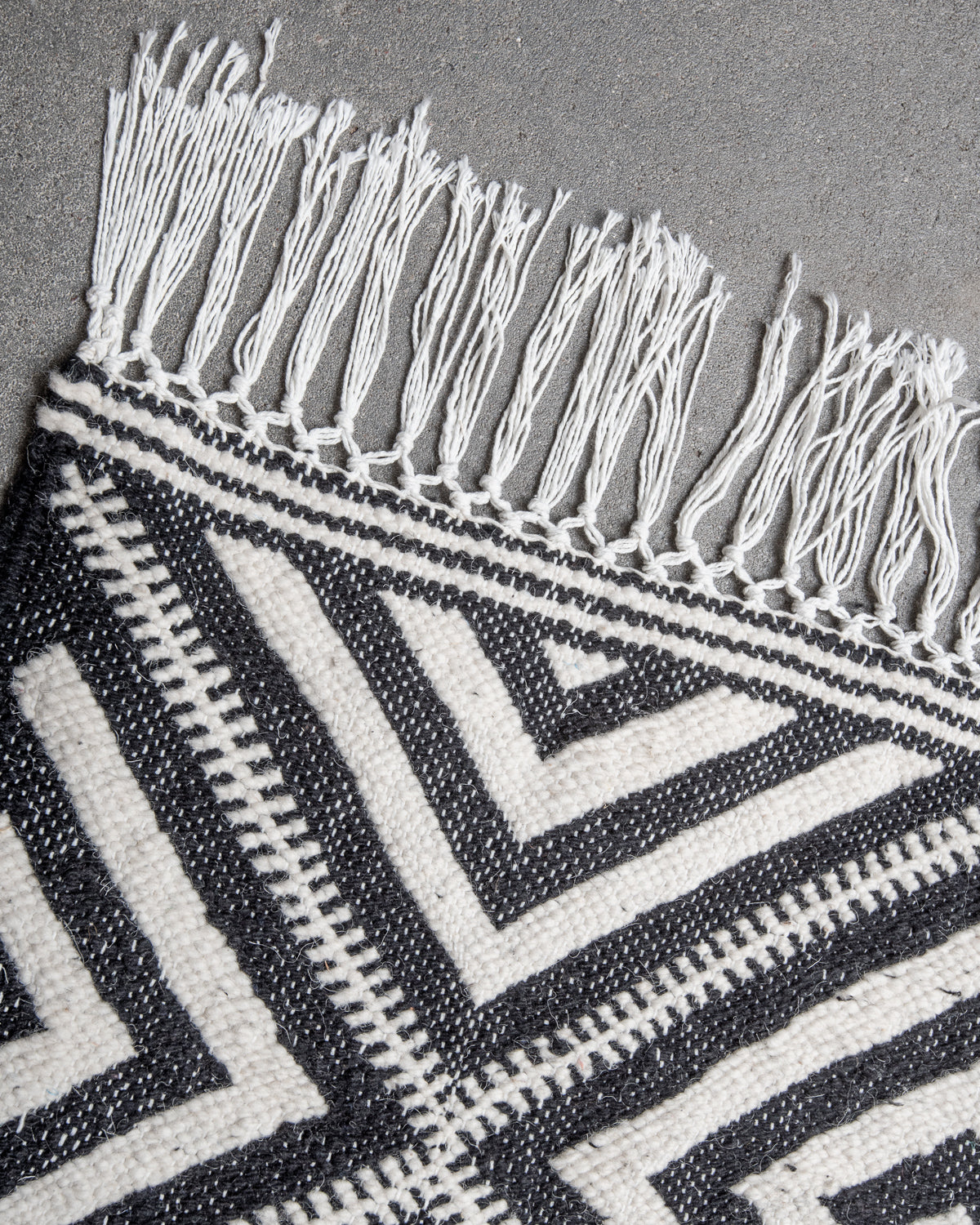 Modern, handcrafted Berber runner rug from Morocco. Flat-woven Kelim carpet in black and white design. Made of 100% wool.