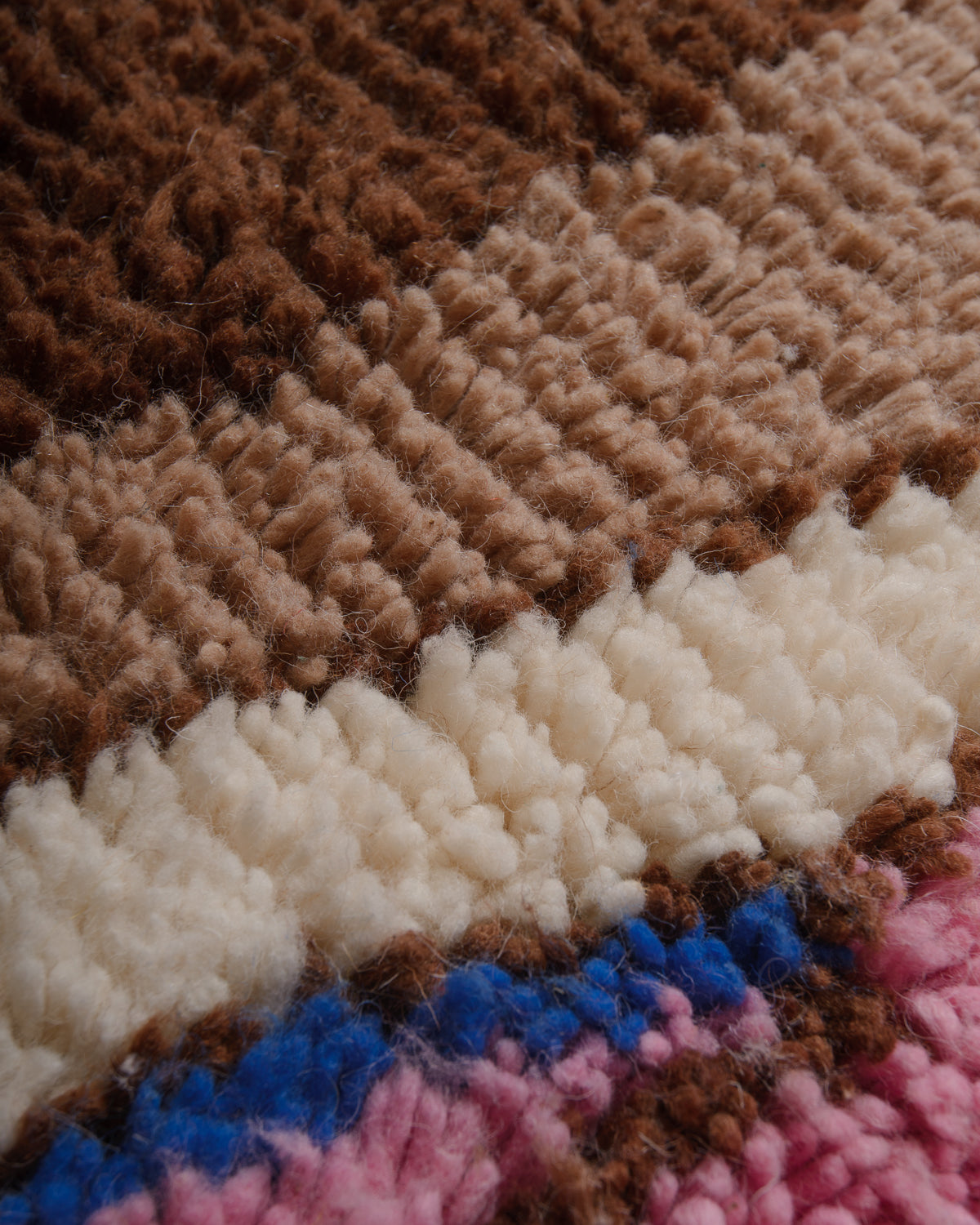 Close up of azilal rug showing gap between rows. 
