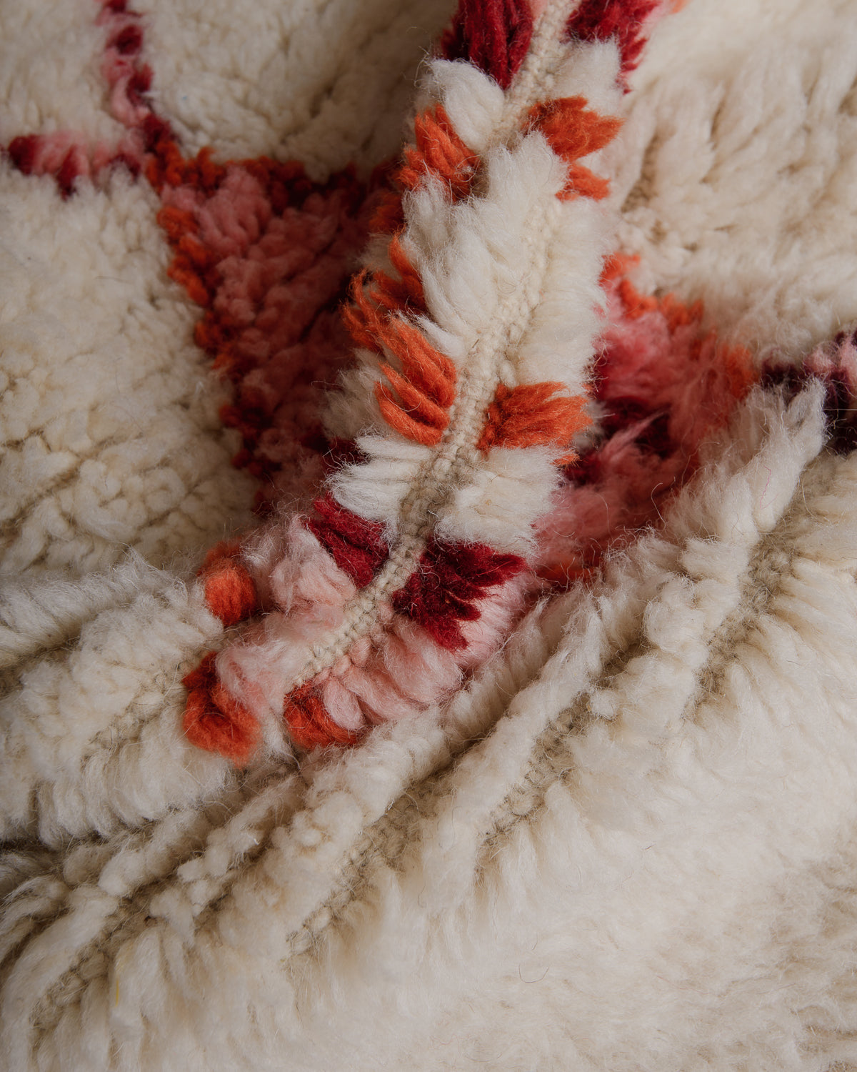 Close up of azilal rug showing gap between rows. 