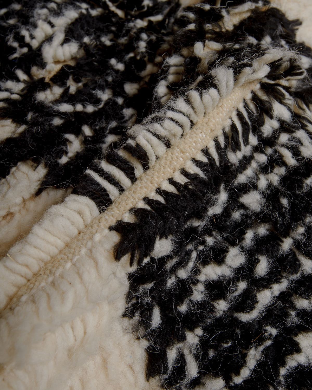 Close up of Azilal rug showing the extra row between the knots.