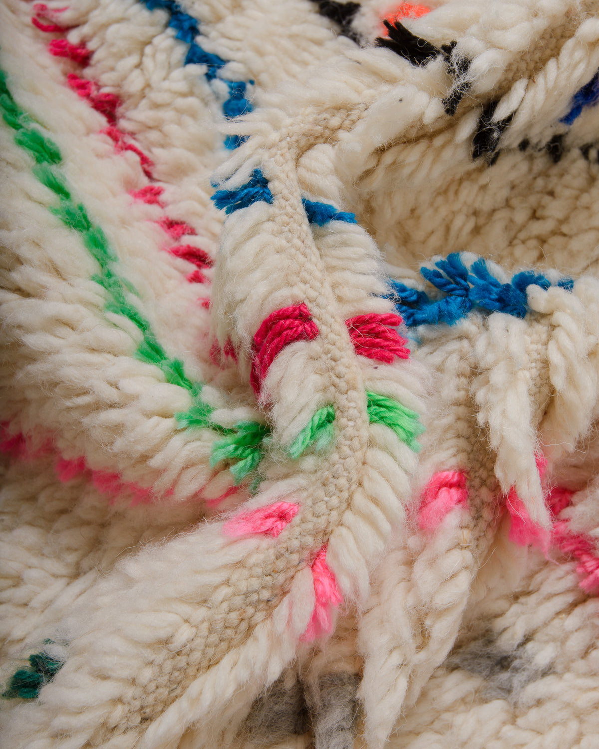 Detail of Azilal rug showing the fluffy wool and the spacing between the rows.