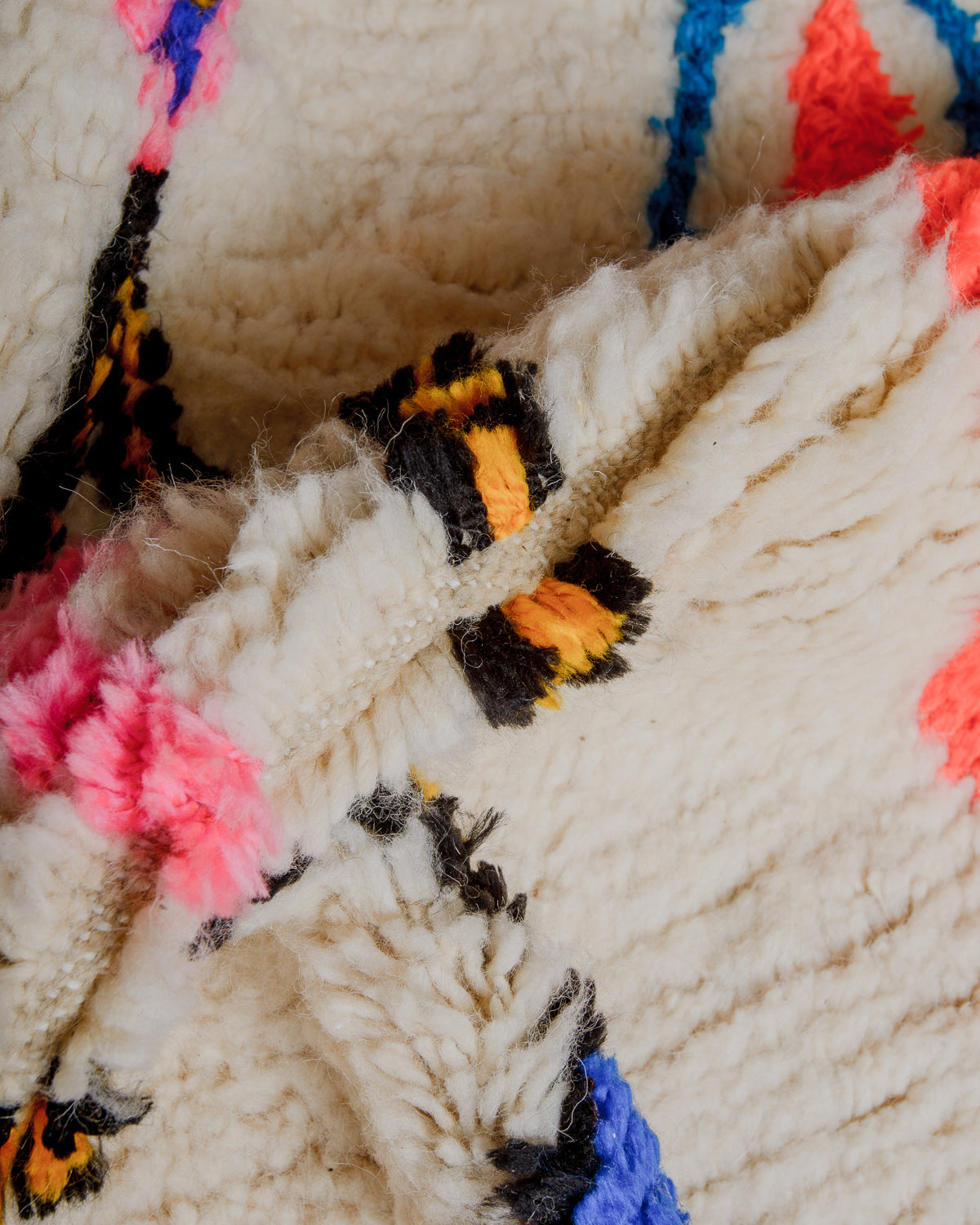 Close up of azilal rug showing gap between rows. 