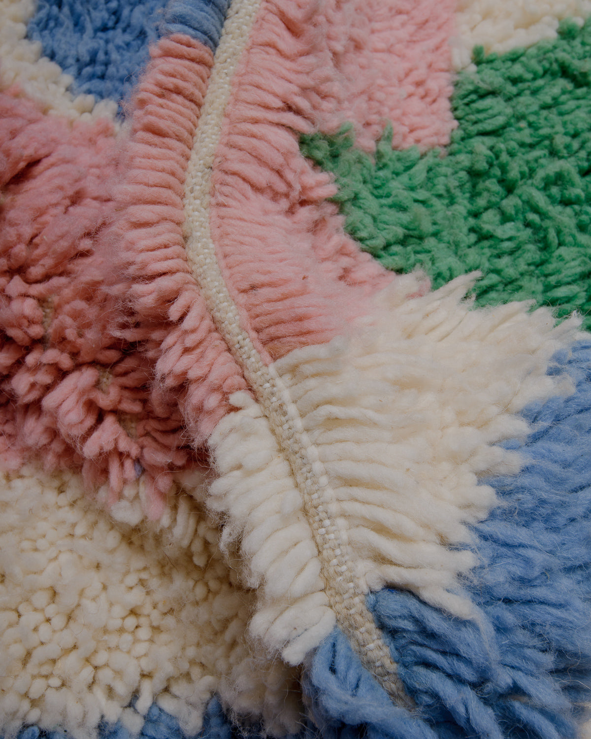 Close up of azilal rug showing gap between rows. 