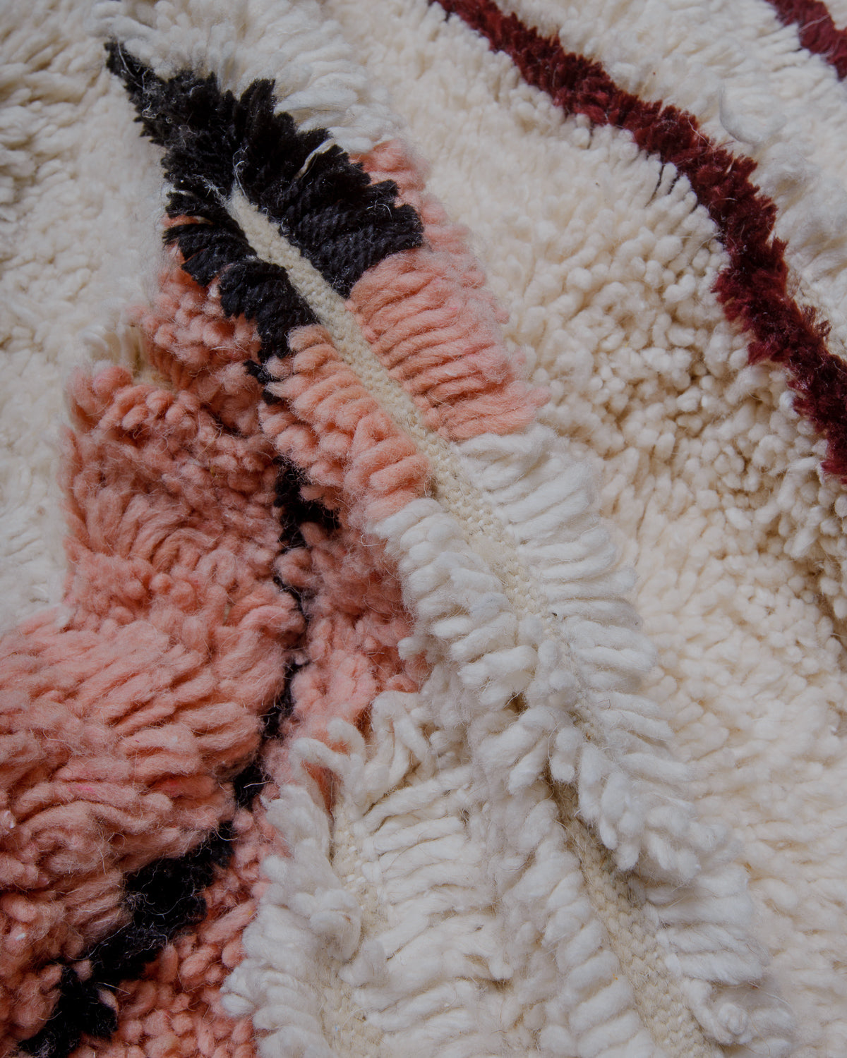 Close up of azilal rug showing gap between rows. 