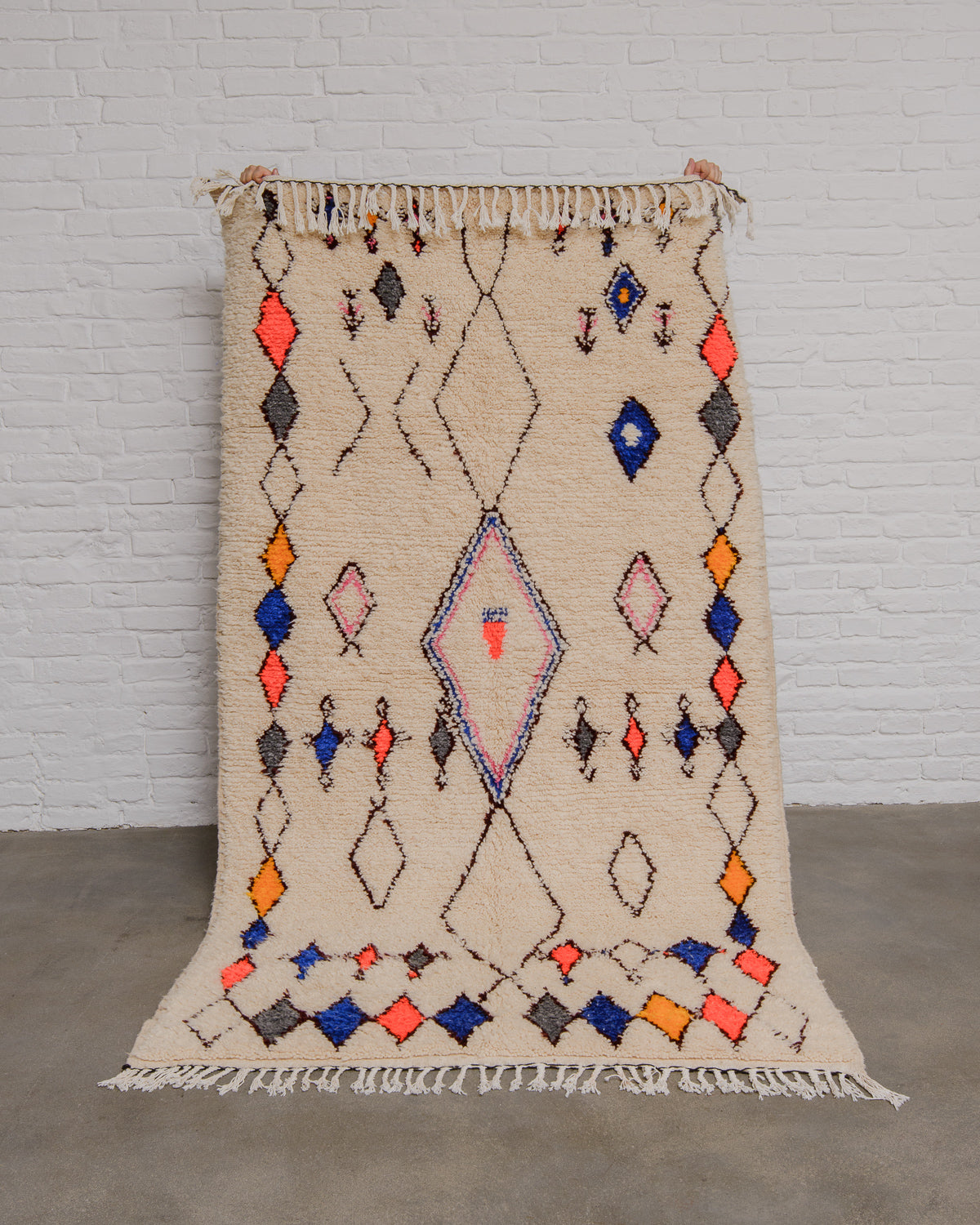 Azilal rug with geometric pattern on a plain background