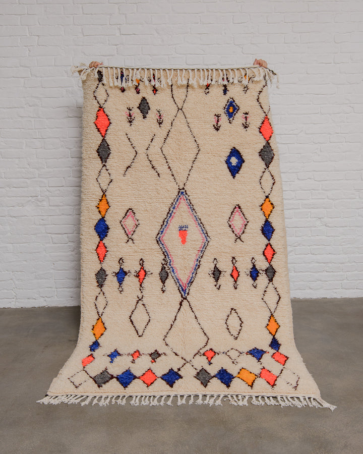 Azilal rug with geometric pattern on a plain background