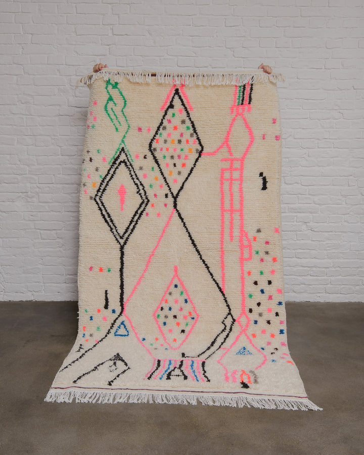 Berberlin Azilal rug with geometric pattern on a plain background.