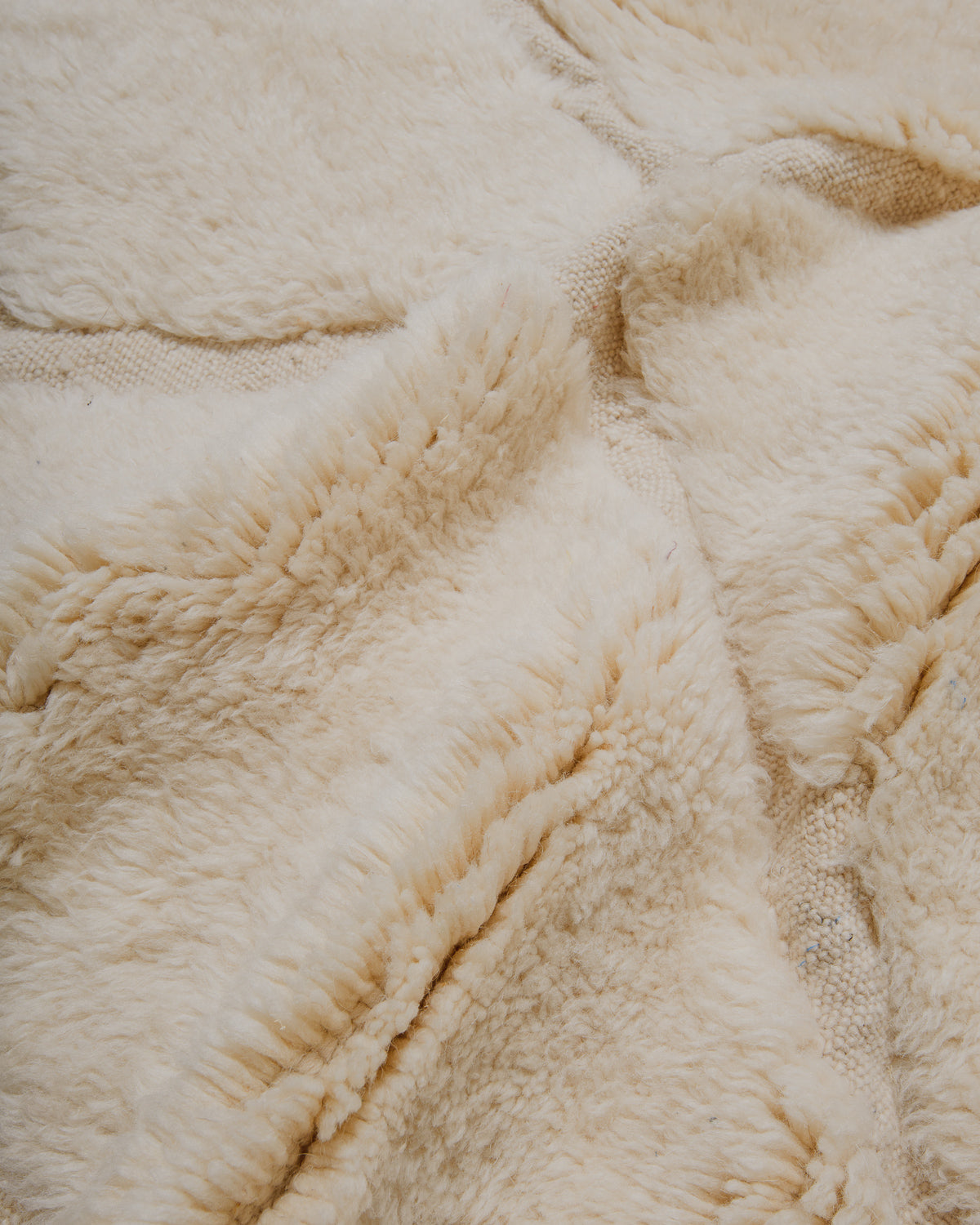 Fluffy texture of cream wool Mrirt rug.