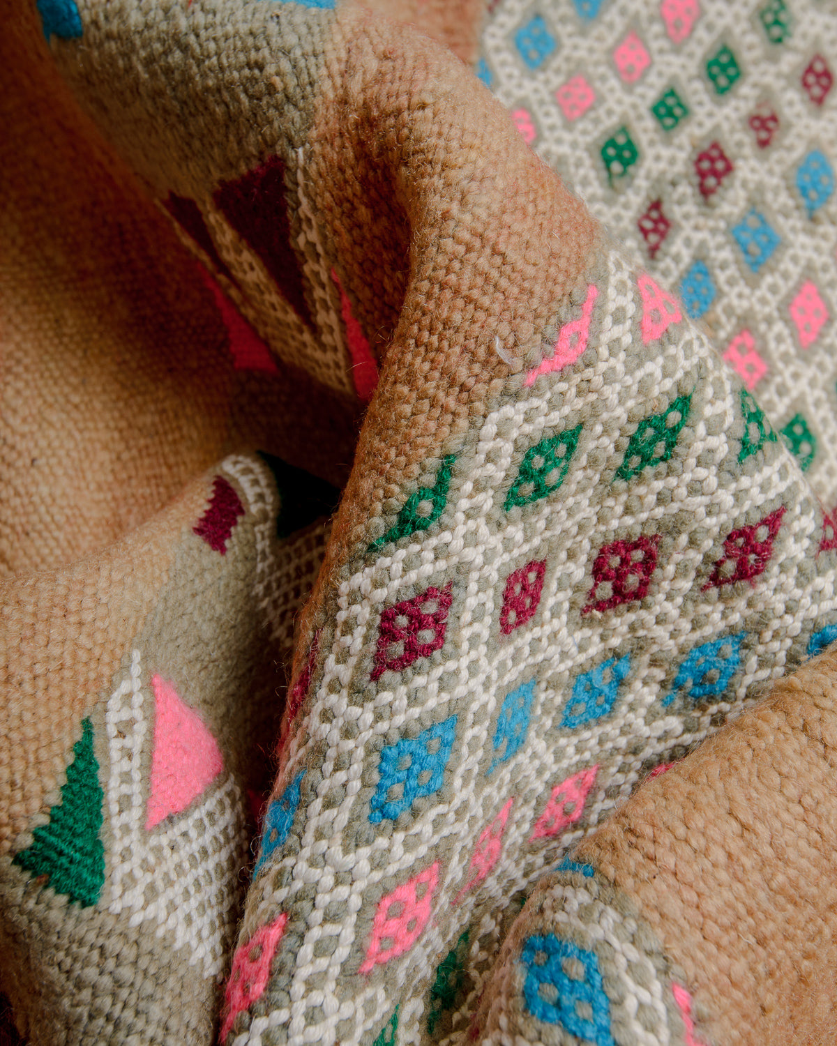 Close up showing all the details of this flat woven kelim rug.