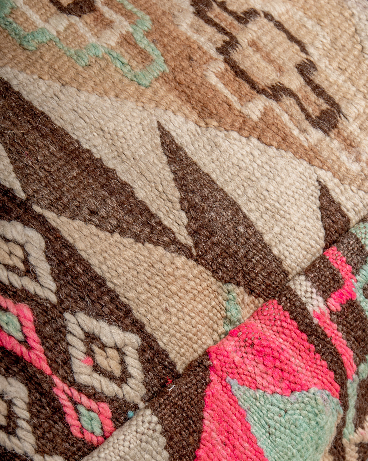 Vintage, handcrafted Berber floor cushion from Morocco. Kelim pouf with beautiful designs and robust flat weave. 100% wool.