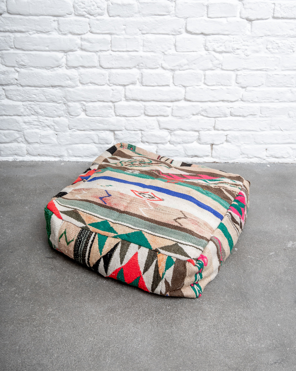 Vintage, handcrafted Berber floor cushion from Morocco. Kelim pouf with beautiful designs and robust flat weave. 100% wool.