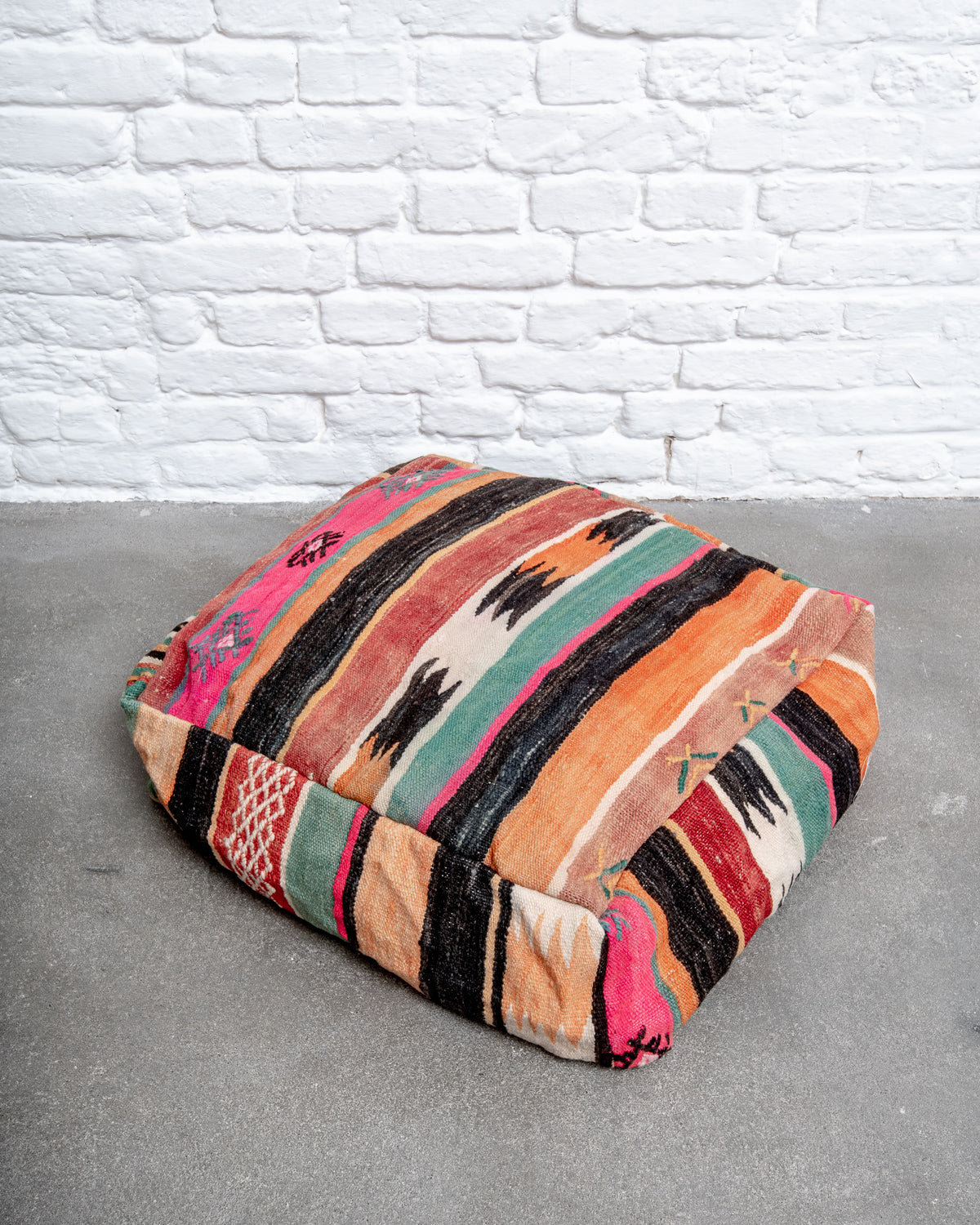 Vintage, handcrafted Berber floor cushion from Morocco. Kelim pouf with beautiful designs and robust flat weave. 100% wool.