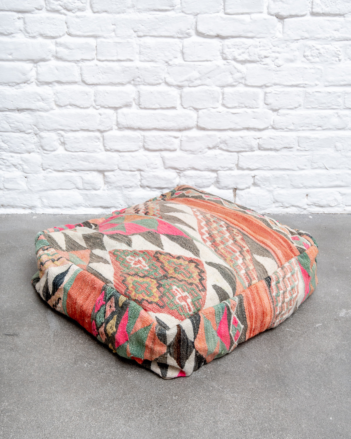 Vintage, handcrafted Berber floor cushion from Morocco. Kelim pouf with beautiful designs and robust flat weave. 100% wool.