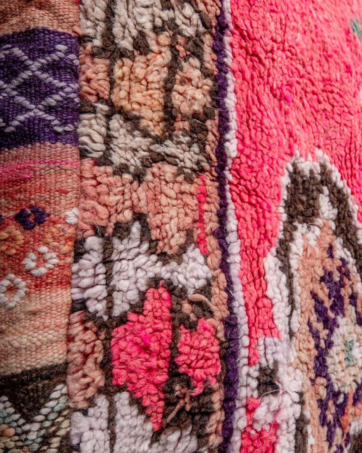 Vintage, handcrafted Berber floor cushion from Morocco. Kelim pouf with beautiful designs and robust flat weave. 100% wool.