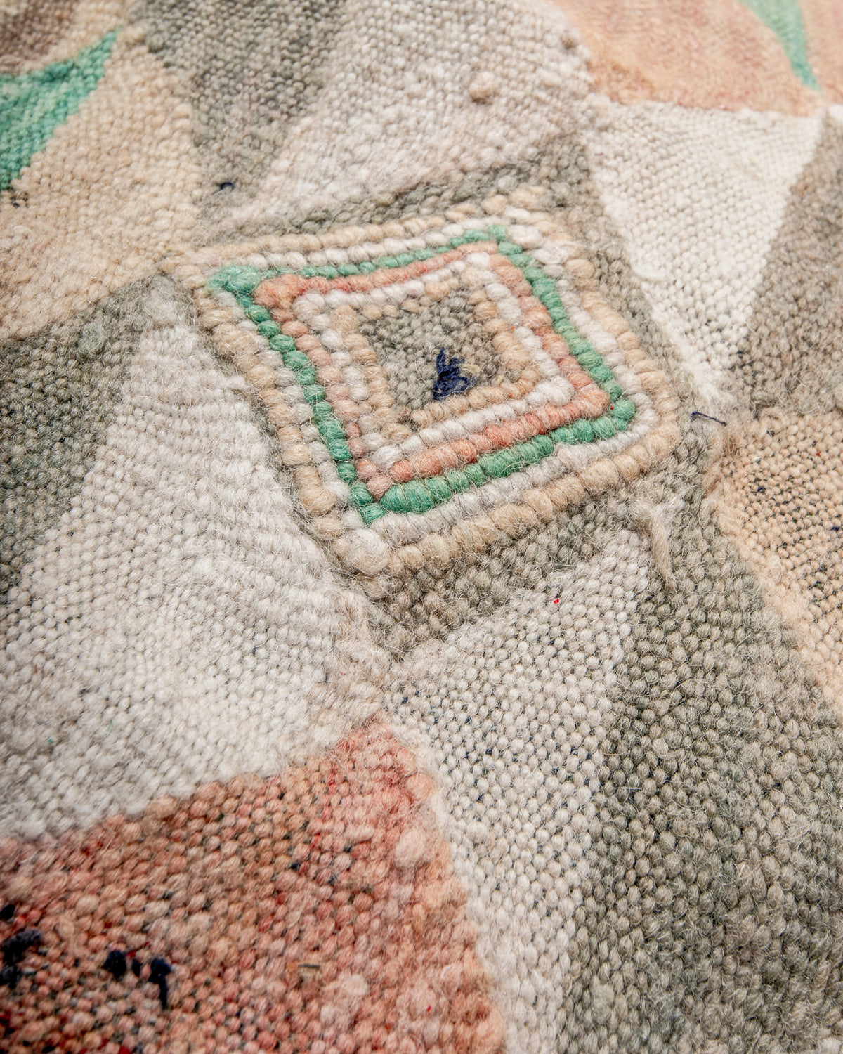 Vintage, handcrafted Berber floor cushion from Morocco. Kelim pouf with beautiful designs and robust flat weave. 100% wool.