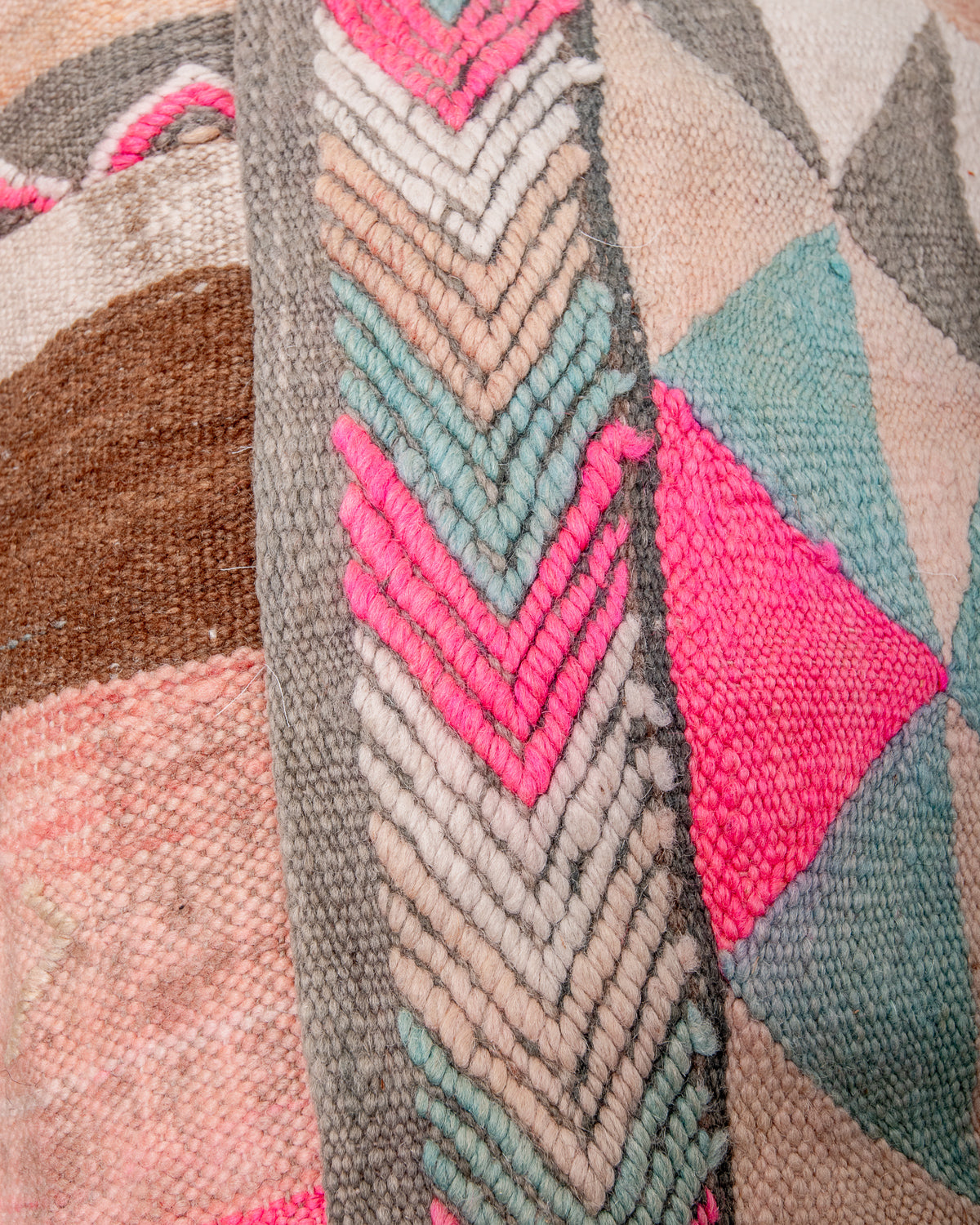 Vintage, handcrafted Berber floor cushion from Morocco. Kelim pouf with beautiful designs and robust flat weave. 100% wool.