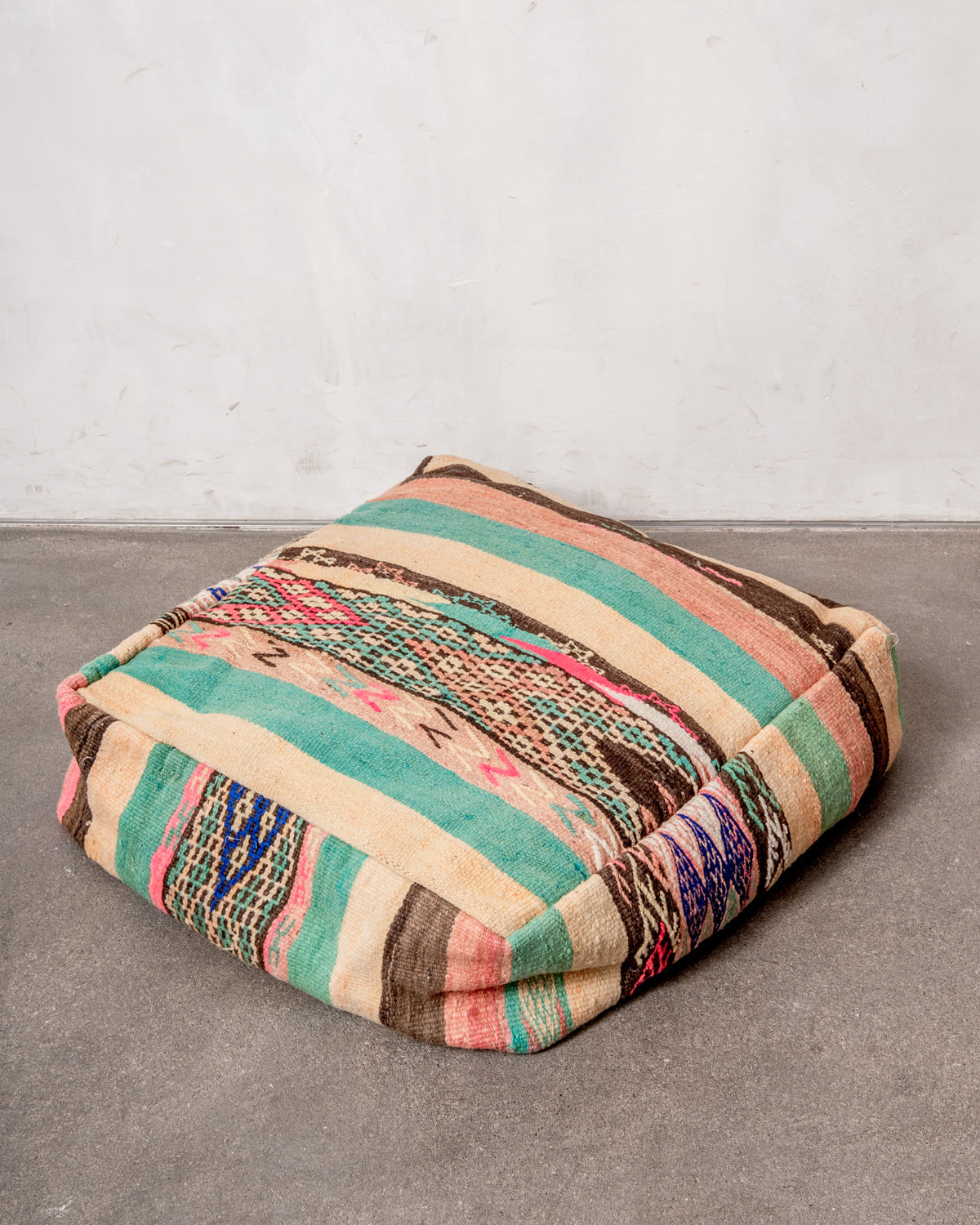 Vintage, handcrafted Berber floor cushion from Morocco. Kelim pouf with beautiful designs and robust flat weave. 100% wool.