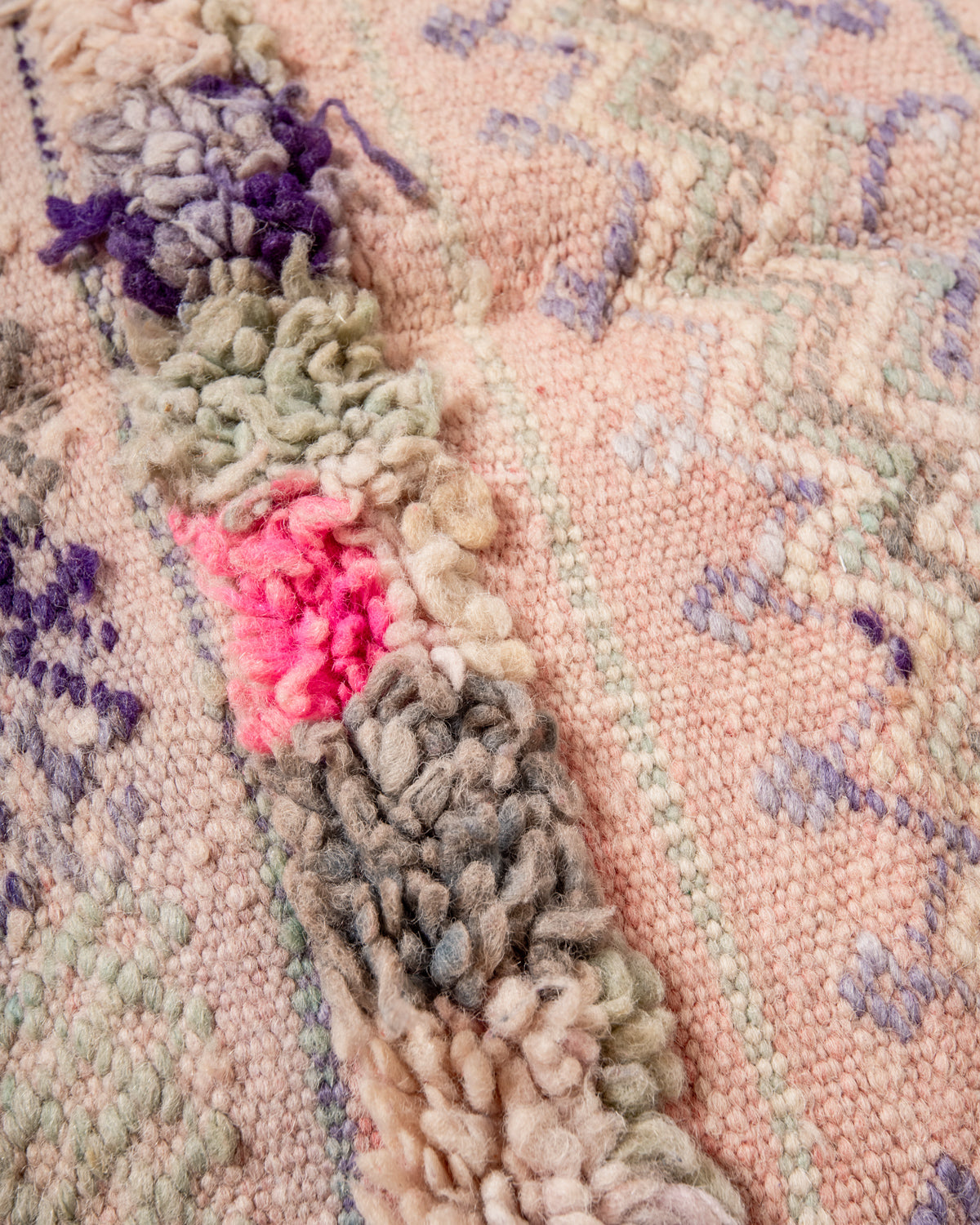 Vintage, handcrafted Berber floor cushion from Morocco. Kelim pouf with beautiful designs and robust flat weave. 100% wool.