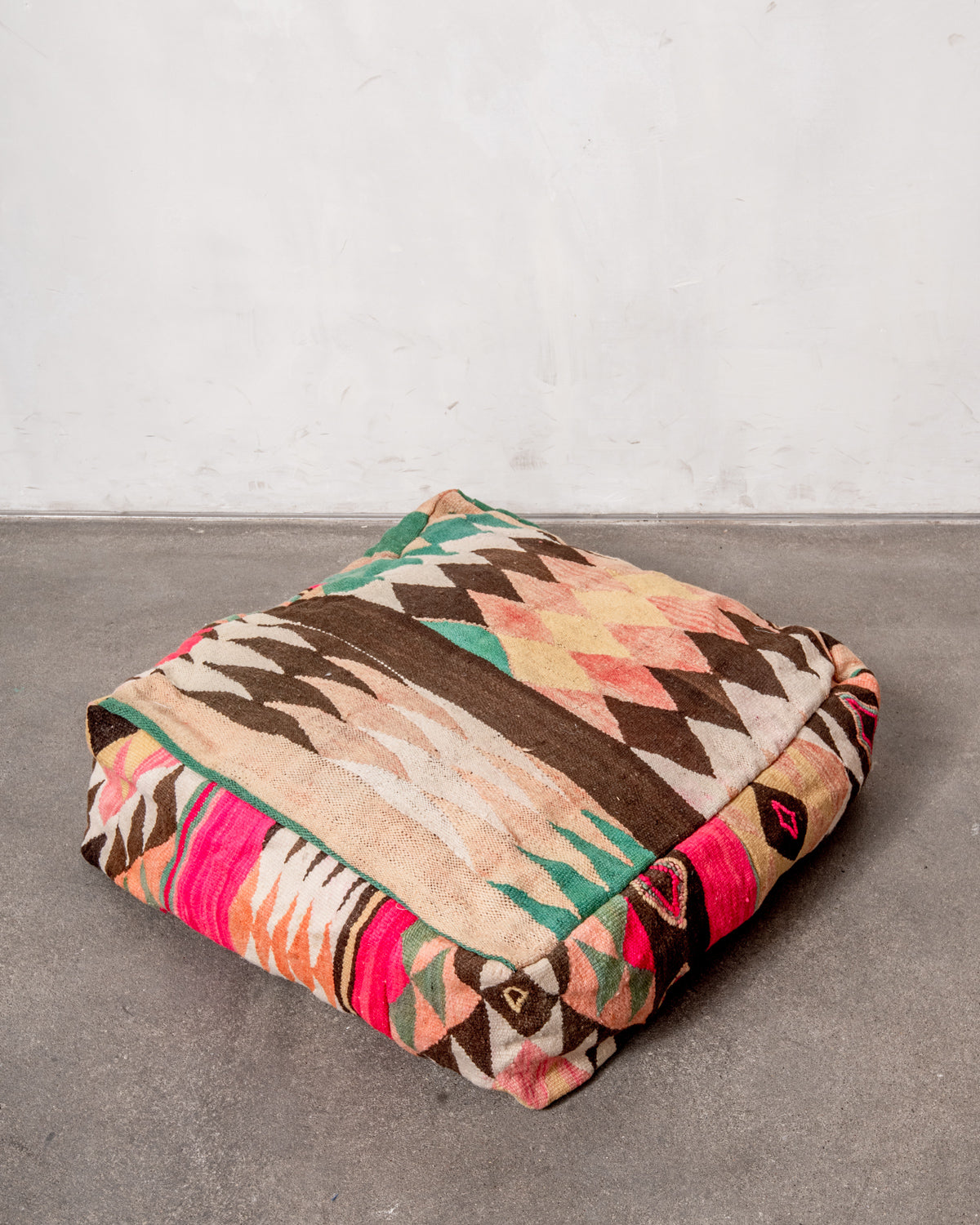 Vintage, handcrafted Berber floor cushion from Morocco. Kelim pouf with beautiful designs and robust flat weave. 100% wool.
