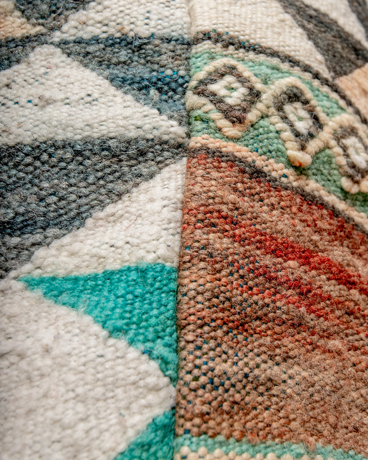 Vintage, handcrafted Berber floor cushion from Morocco. Kelim pouf with beautiful designs and robust flat weave. 100% wool.