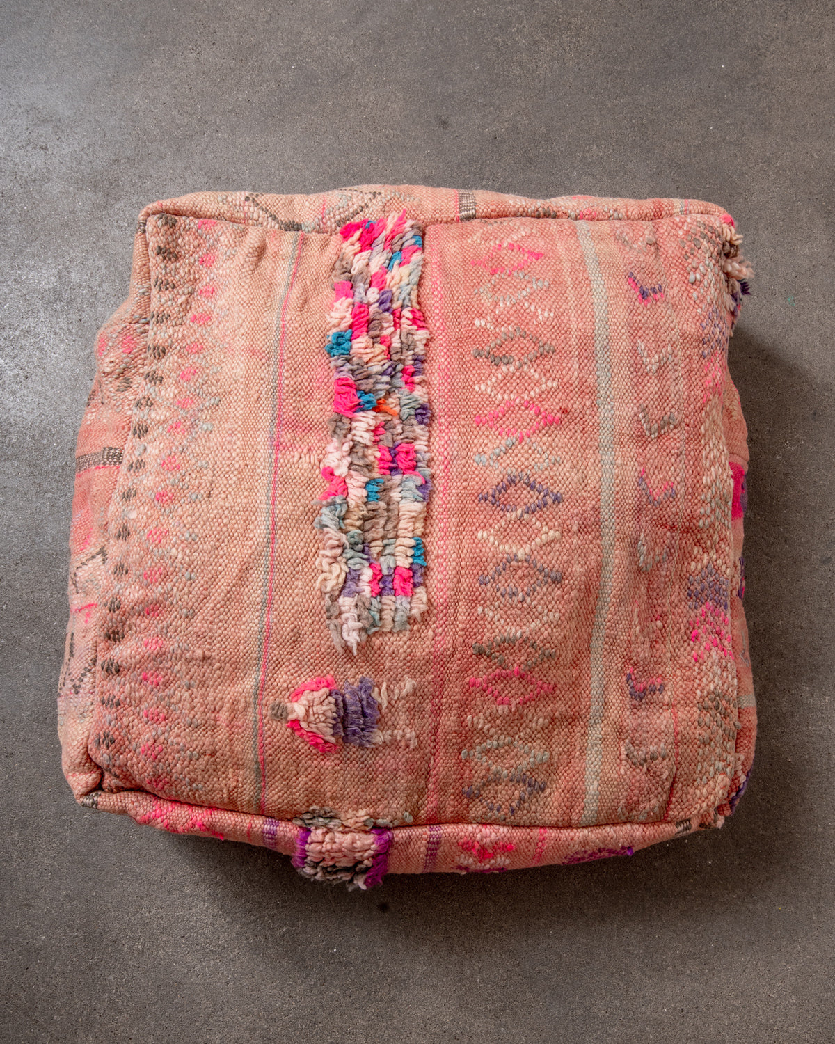 Vintage, handcrafted Berber floor cushion from Morocco. Kelim pouf with beautiful designs and robust flat weave. 100% wool.