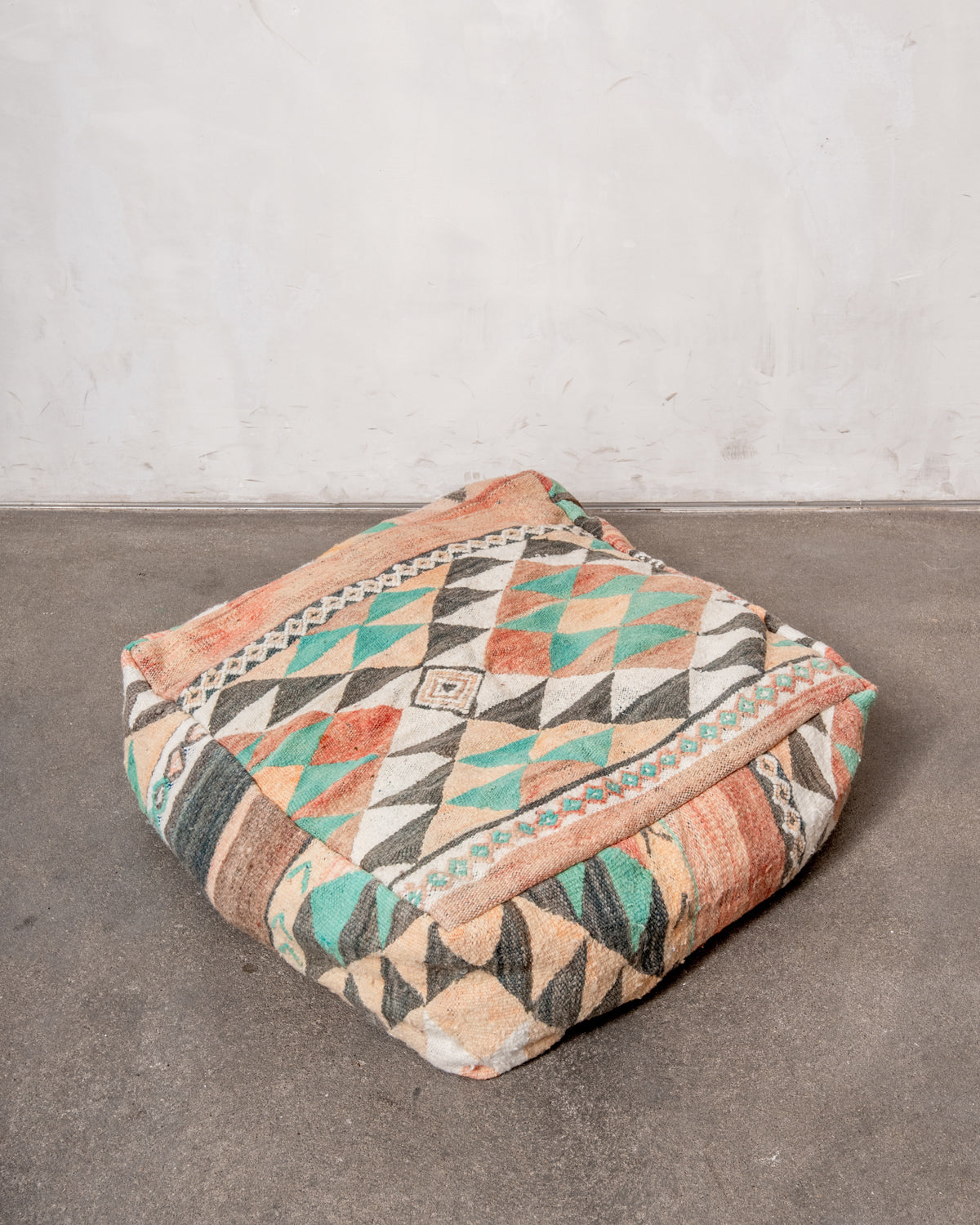 Vintage, handcrafted Berber floor cushion from Morocco. Kelim pouf with beautiful designs and robust flat weave. 100% wool.