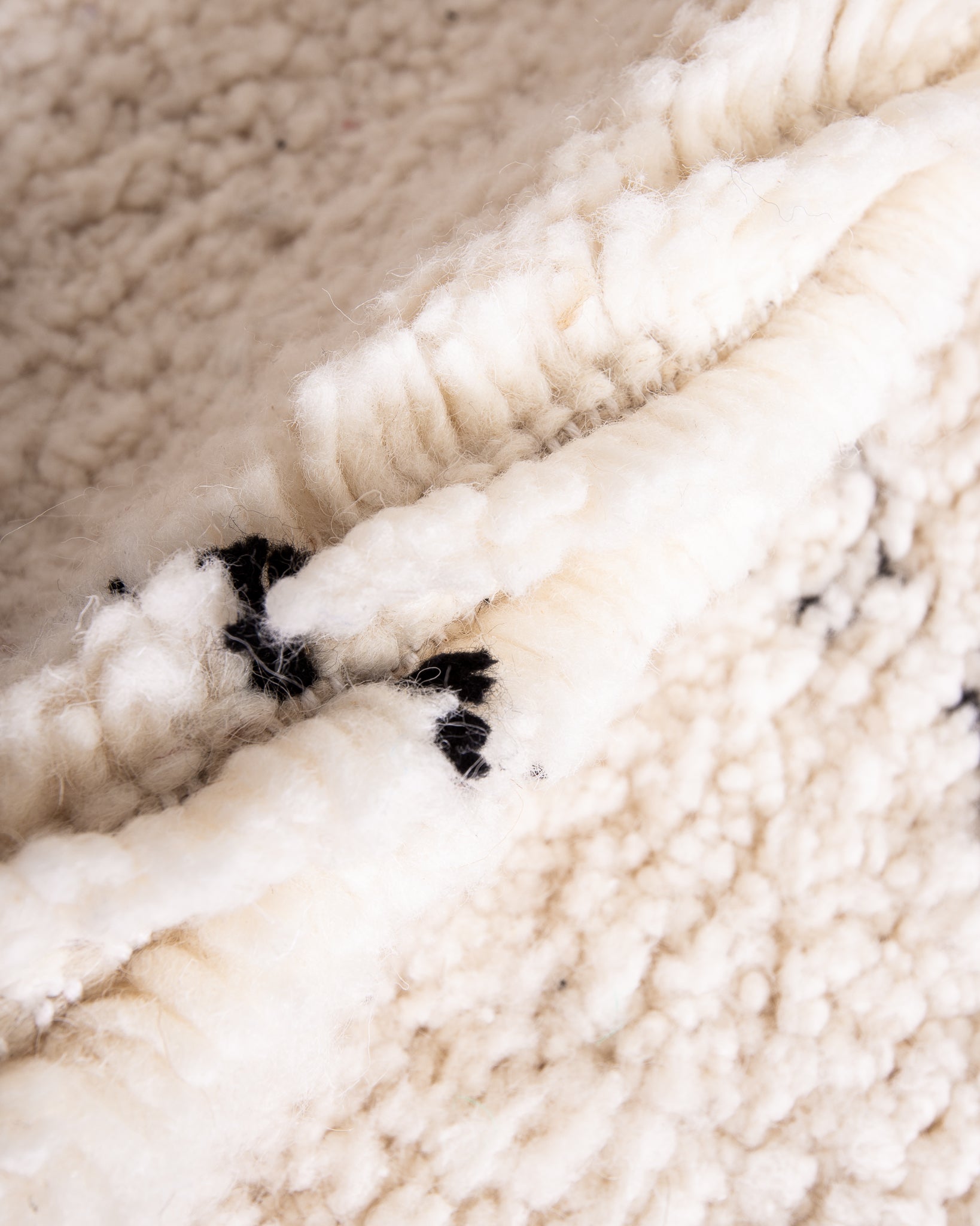 Modern designer handcrafted Berber rug from morocco Beniourain with beautiful colors and patterns