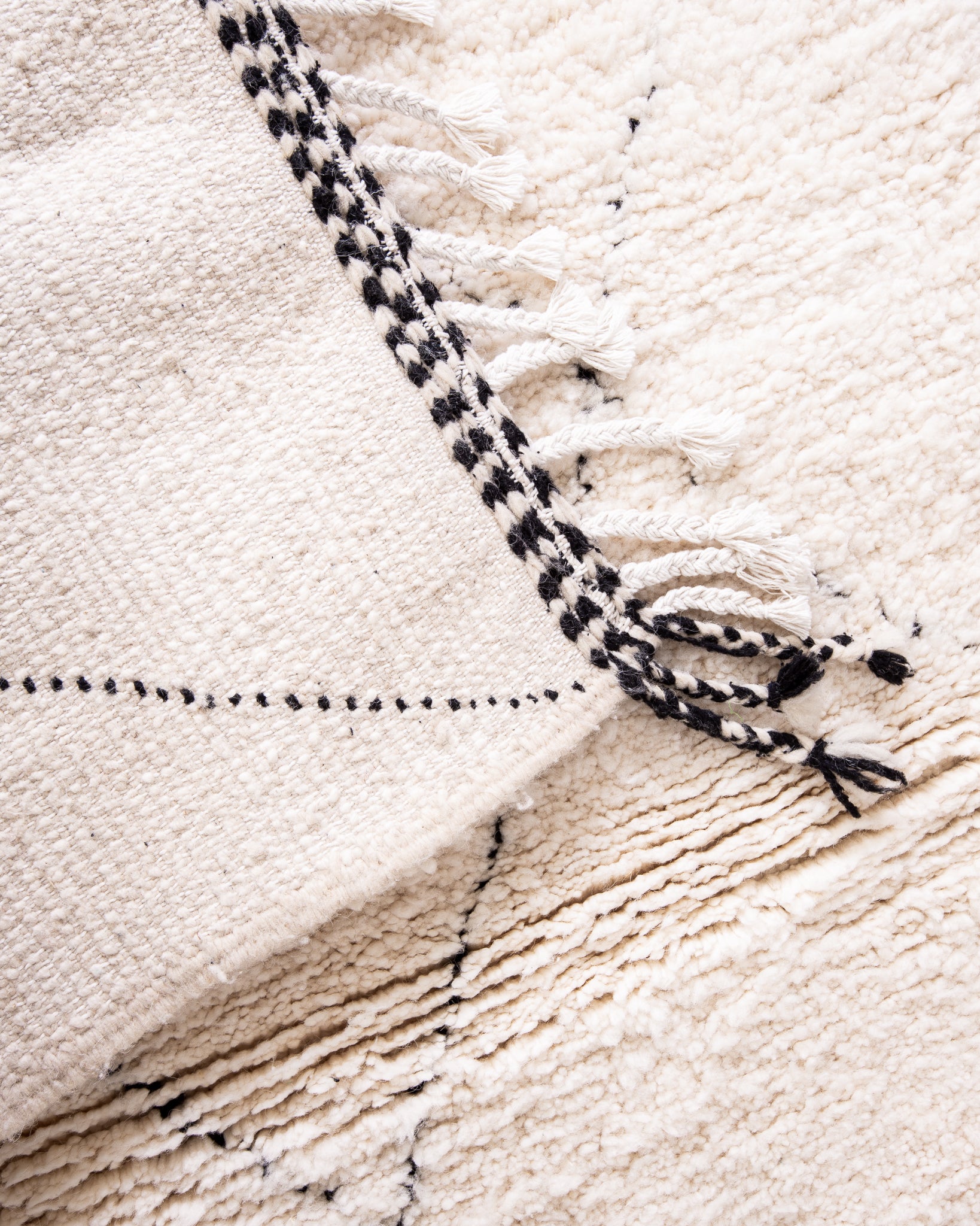 Modern designer handcrafted Berber rug from morocco Beniourain with beautiful colors and patterns