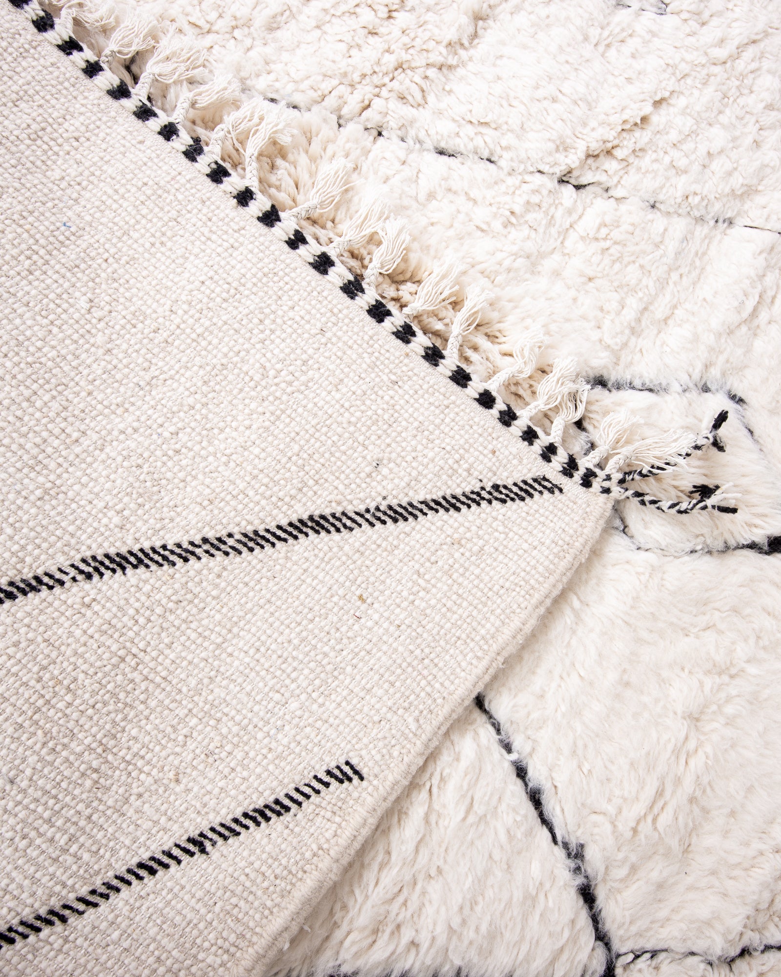 Modern designer handcrafted Berber rug from morocco Beniourain with beautiful colors and patterns