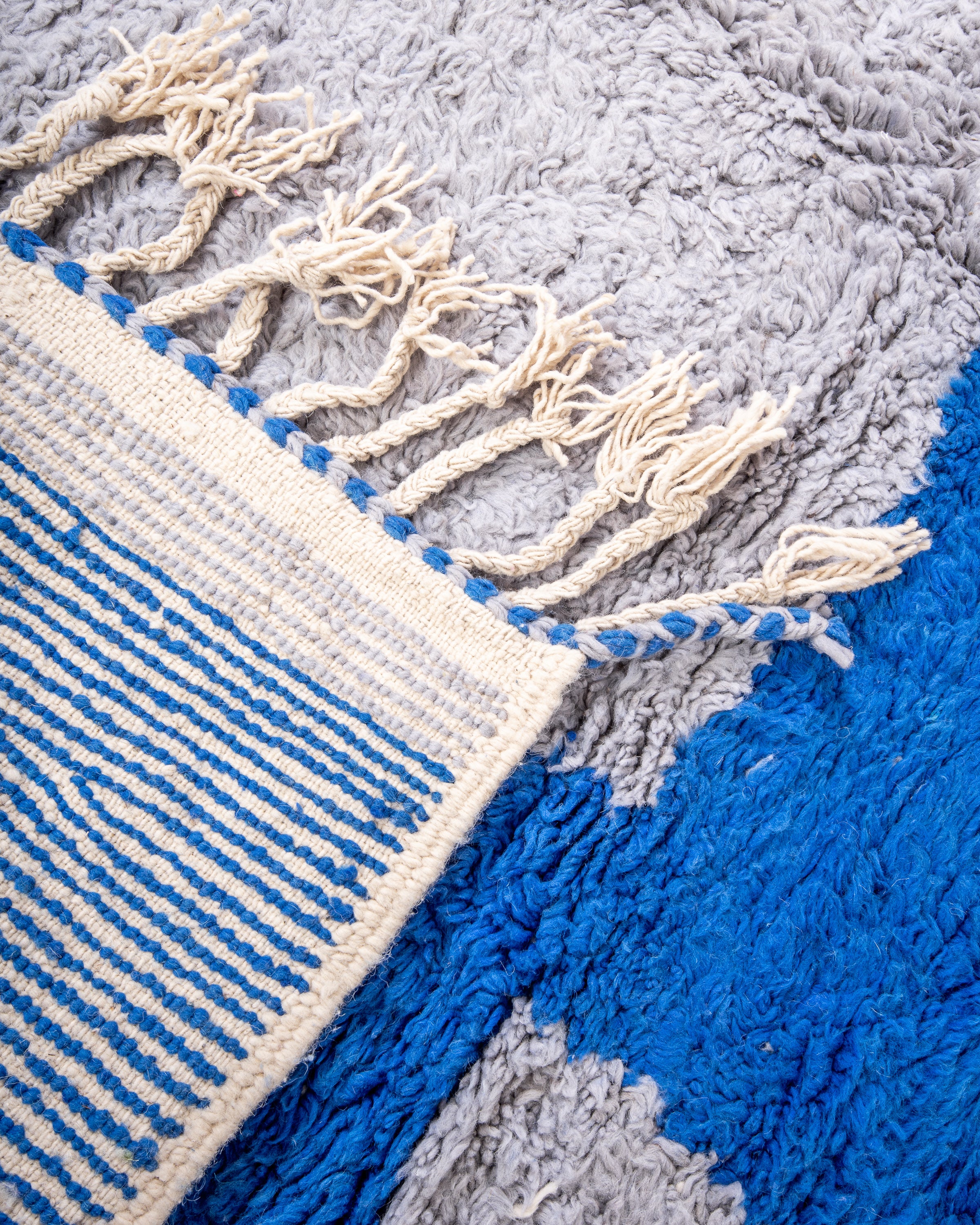 Modern designer handcrafted Berber rug from morocco Beniourain with beautiful colors and patterns
