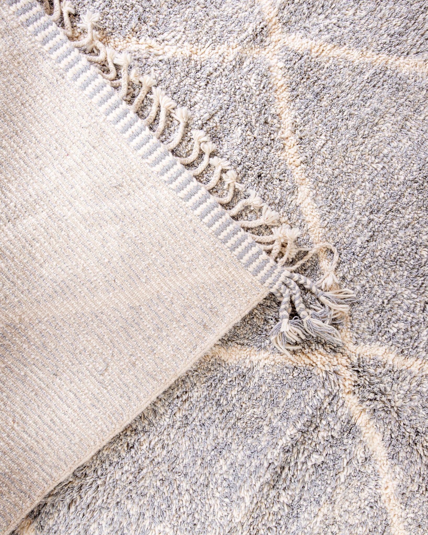 Modern designer handcrafted Berber rug from morocco Beniourain with beautiful colors and patterns