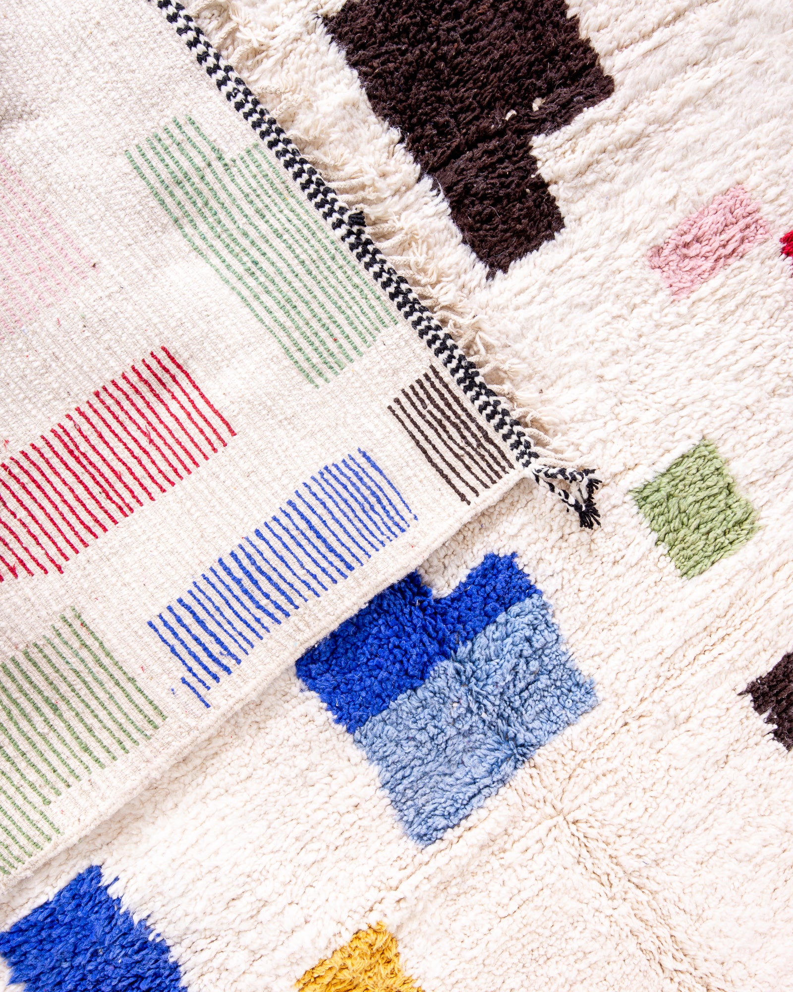 Modern designer handcrafted Berber rug from morocco Beniourain with beautiful colors and patterns