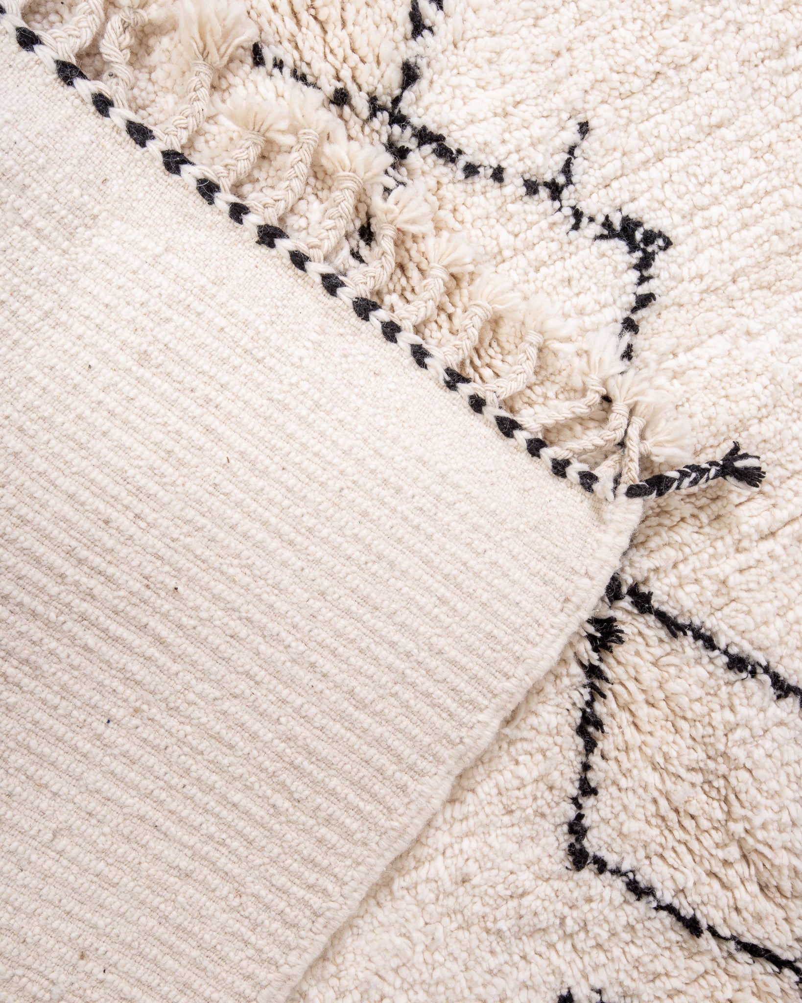 Modern designer handcrafted Berber rug from morocco Beniourain with beautiful colors and patterns