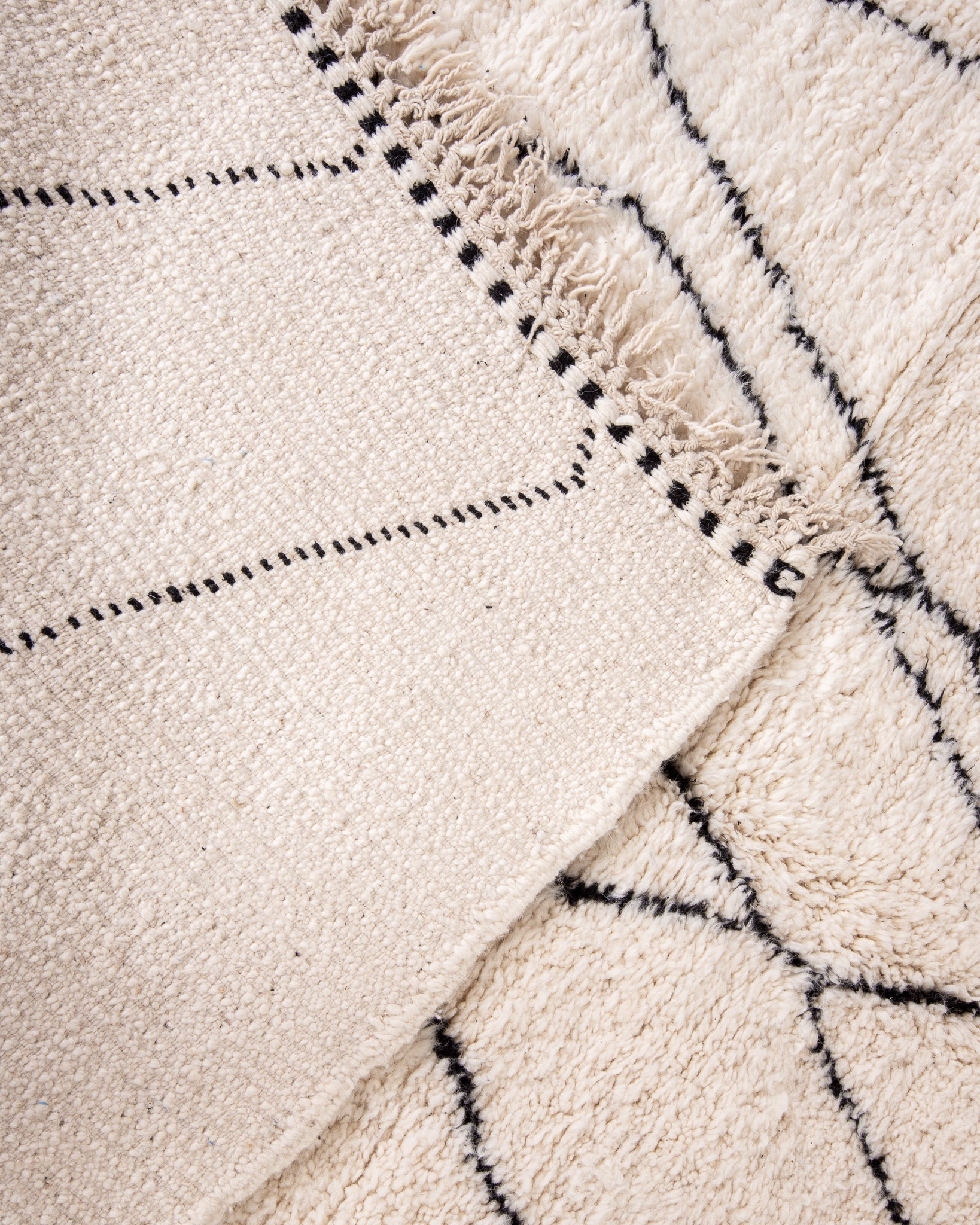 Modern designer handcrafted Berber rug from morocco Beniourain with beautiful colors and patterns