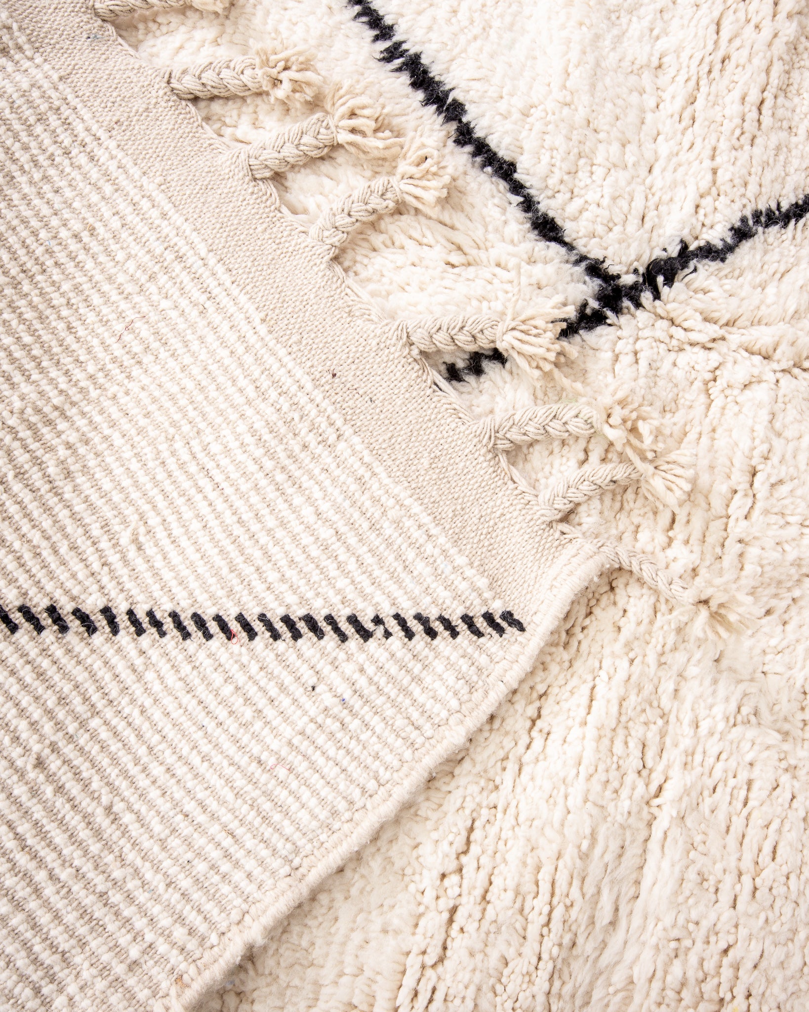 Modern designer handcrafted Berber rug from morocco Beniourain with beautiful colors and patterns