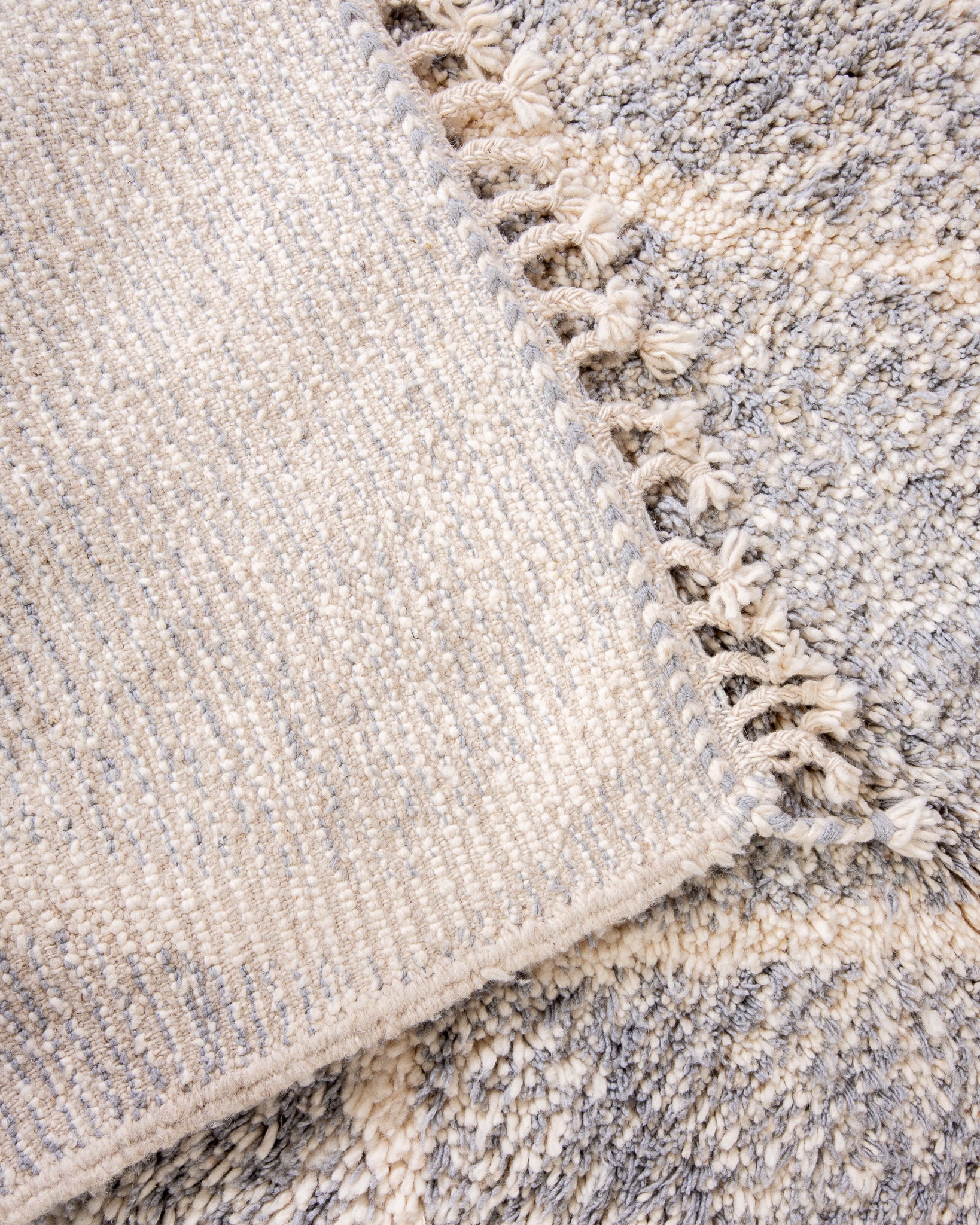 Modern designer handcrafted Berber rug from morocco Beniourain with beautiful colors and patterns