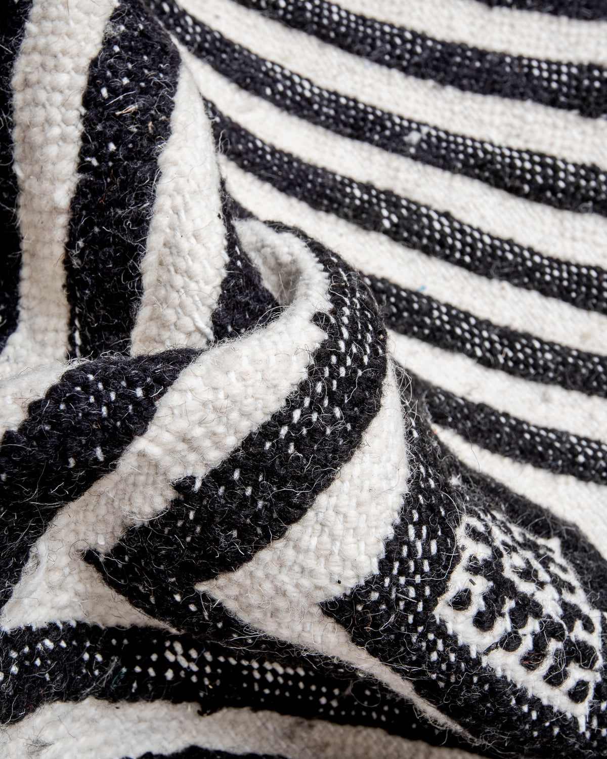 Modern, handcrafted Berber rug from Morocco. Flat-woven Kelim carpet in black and white design. Made of 100% wool.