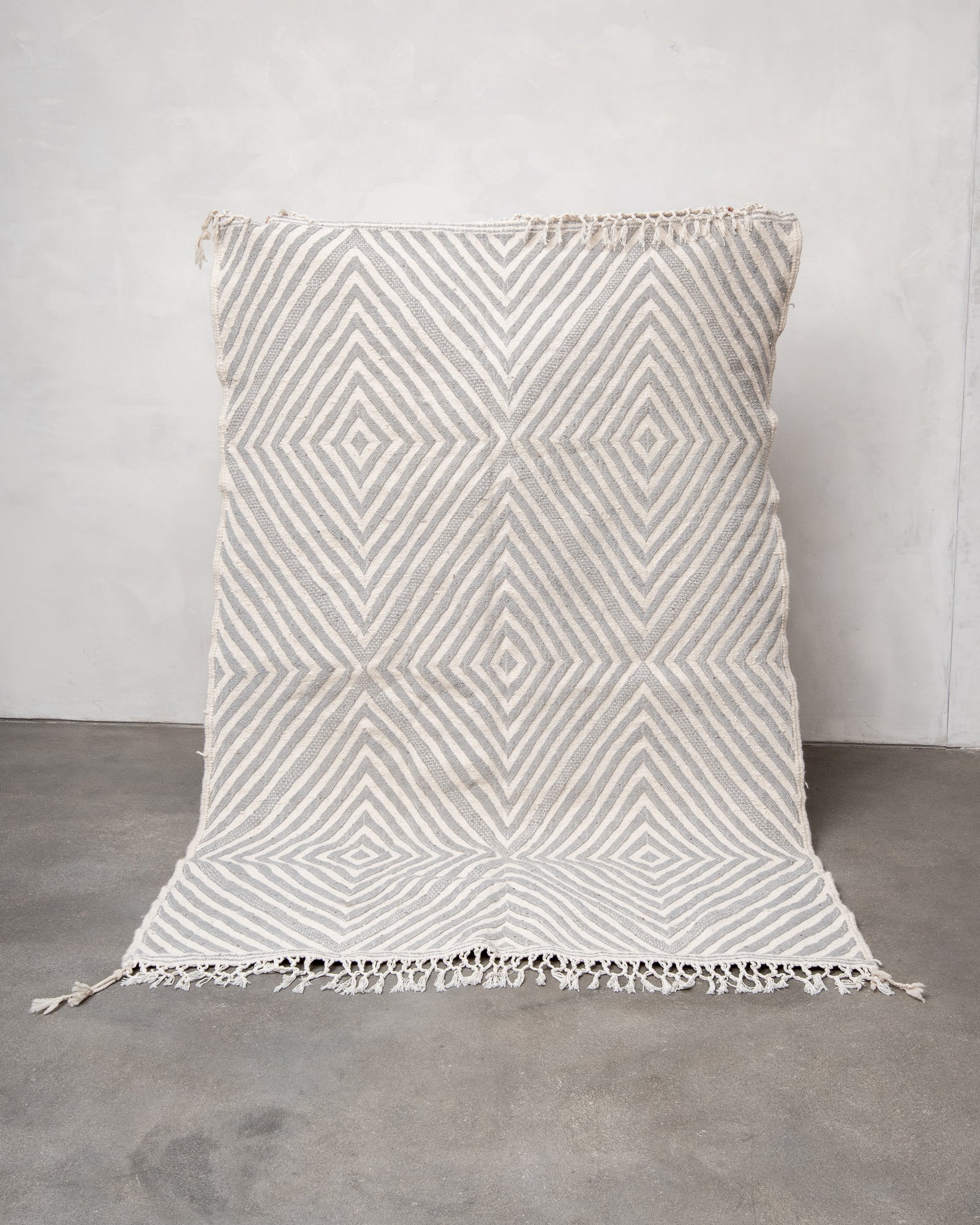 Modern, designer, handcrafted Berber rug from Morocco. Kelim carpet with beautiful designs and robust flat weave.