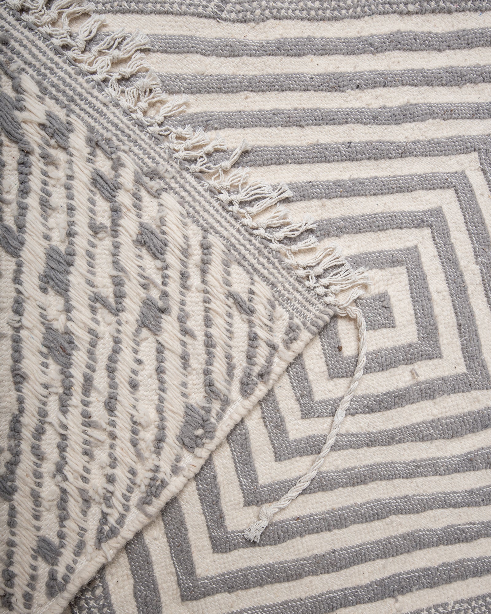Modern, designer, handcrafted Berber rug from Morocco. Kelim carpet with beautiful designs and robust flat weave.