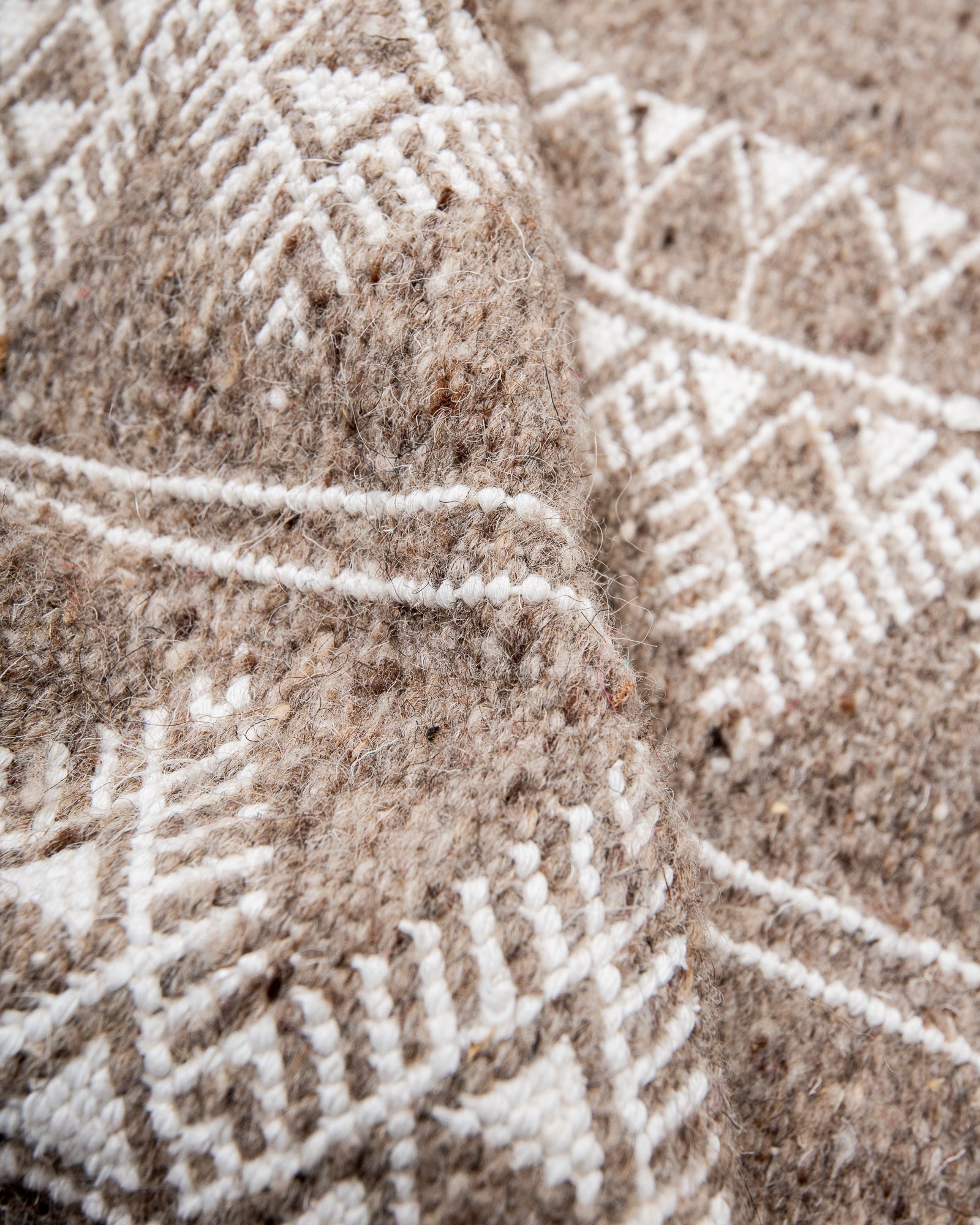 Modern, designer, handcrafted rug from Tunisia. Kelim carpet with beautiful designs and robust flat weave. 100% wool.