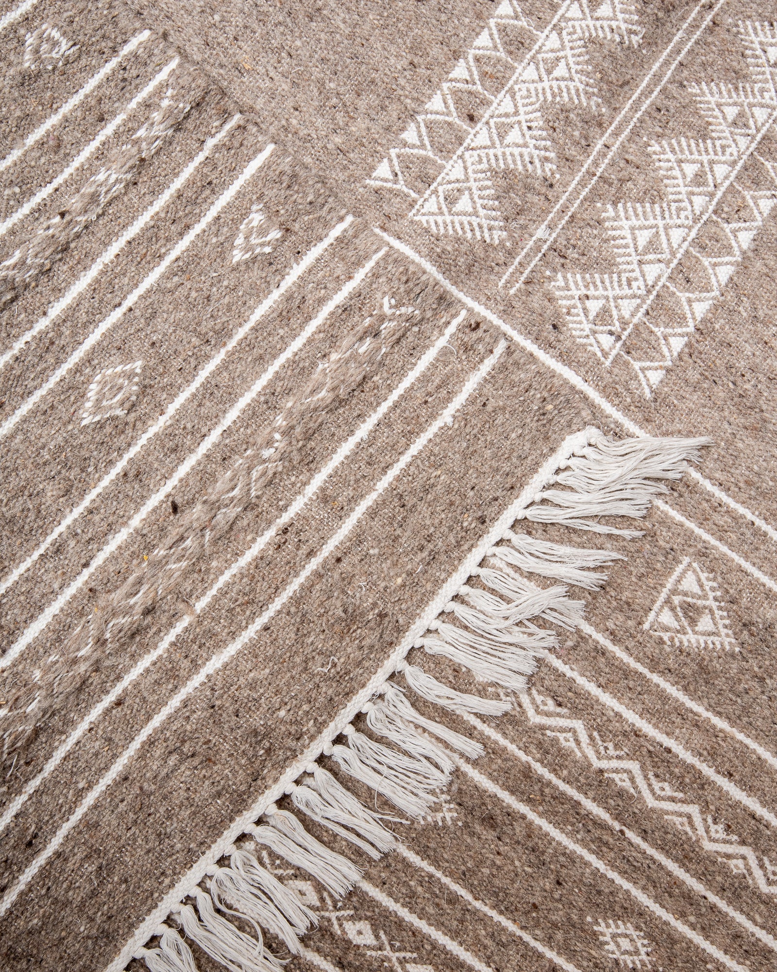 Modern, designer, handcrafted rug from Tunisia. Kelim carpet with beautiful designs and robust flat weave. 100% wool.