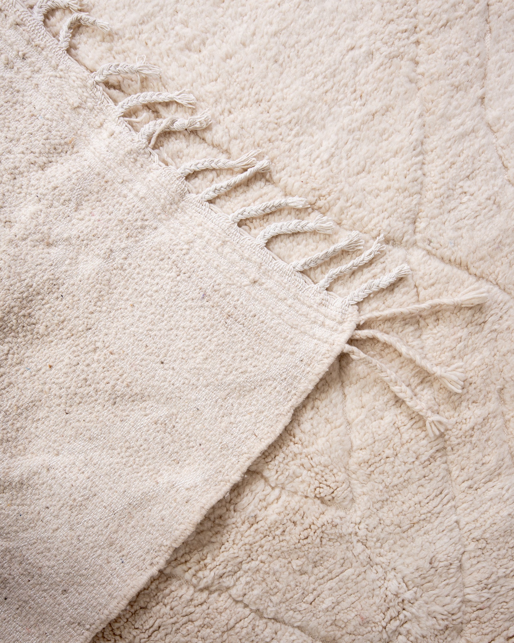 Modern designer handcrafted Berber rug from morocco Beniourain with beautiful colors and patterns